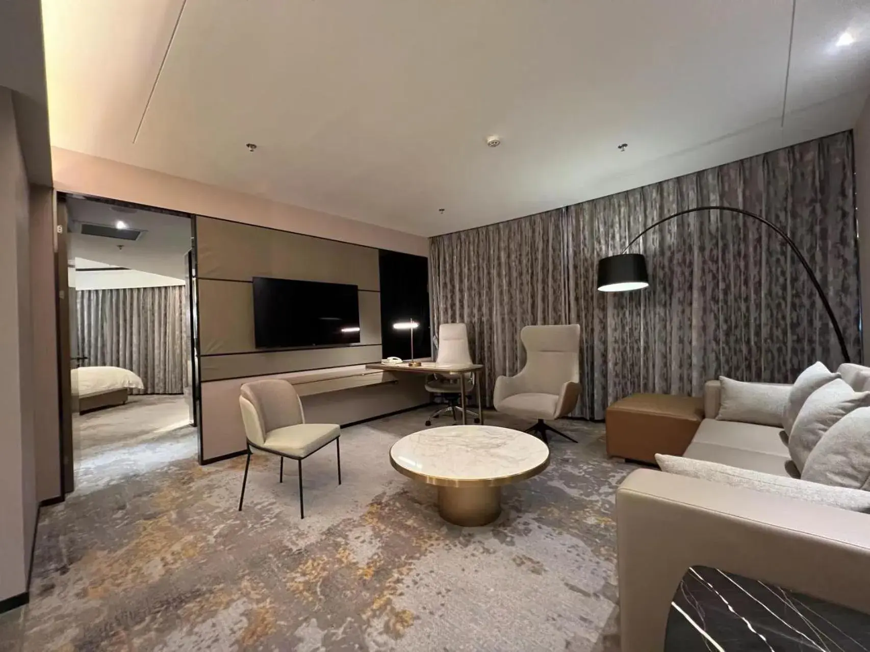 Living room, Seating Area in Howard Johnson Paragon Hotel Beijing
