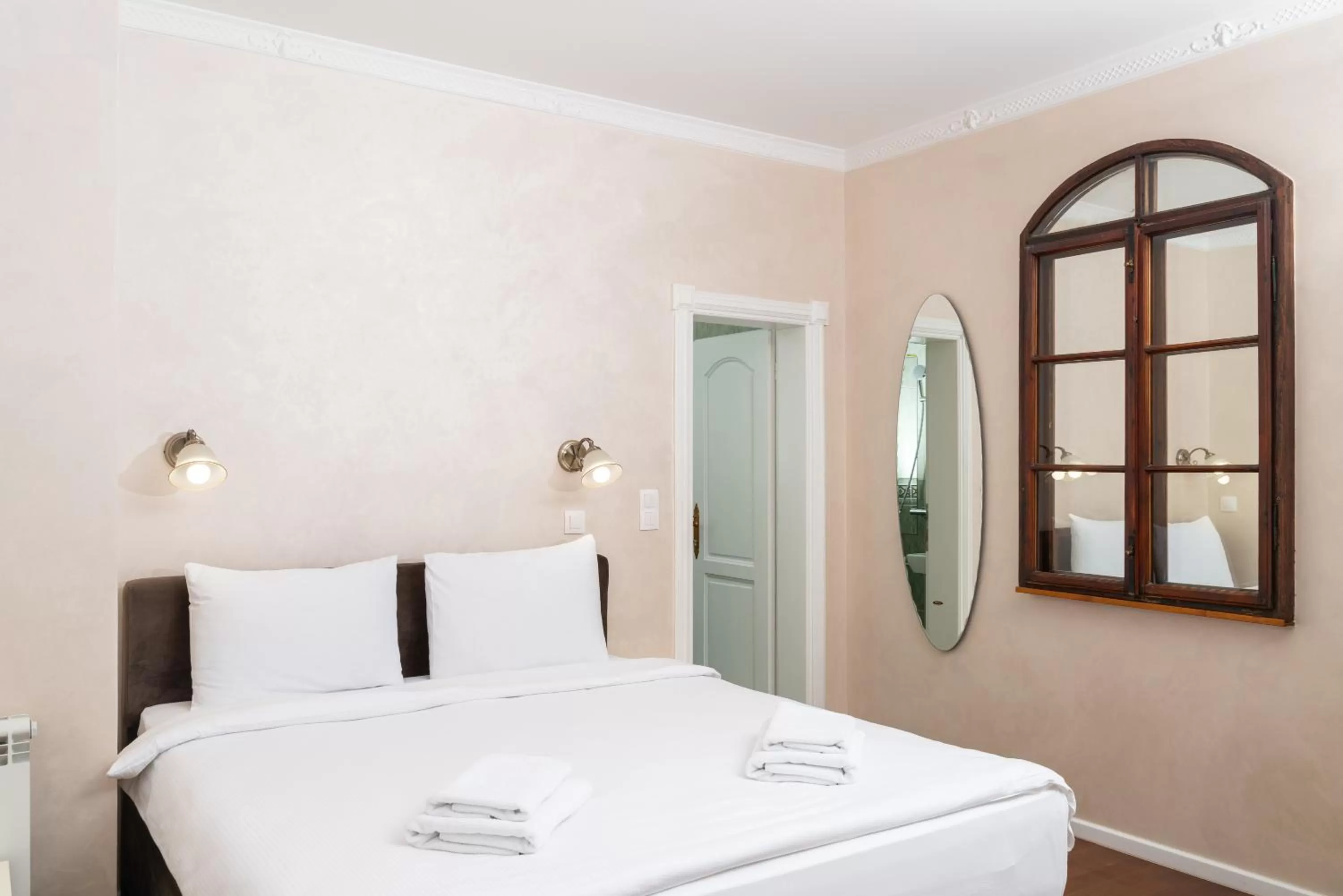 Bedroom, Bed in Ornament Hotel