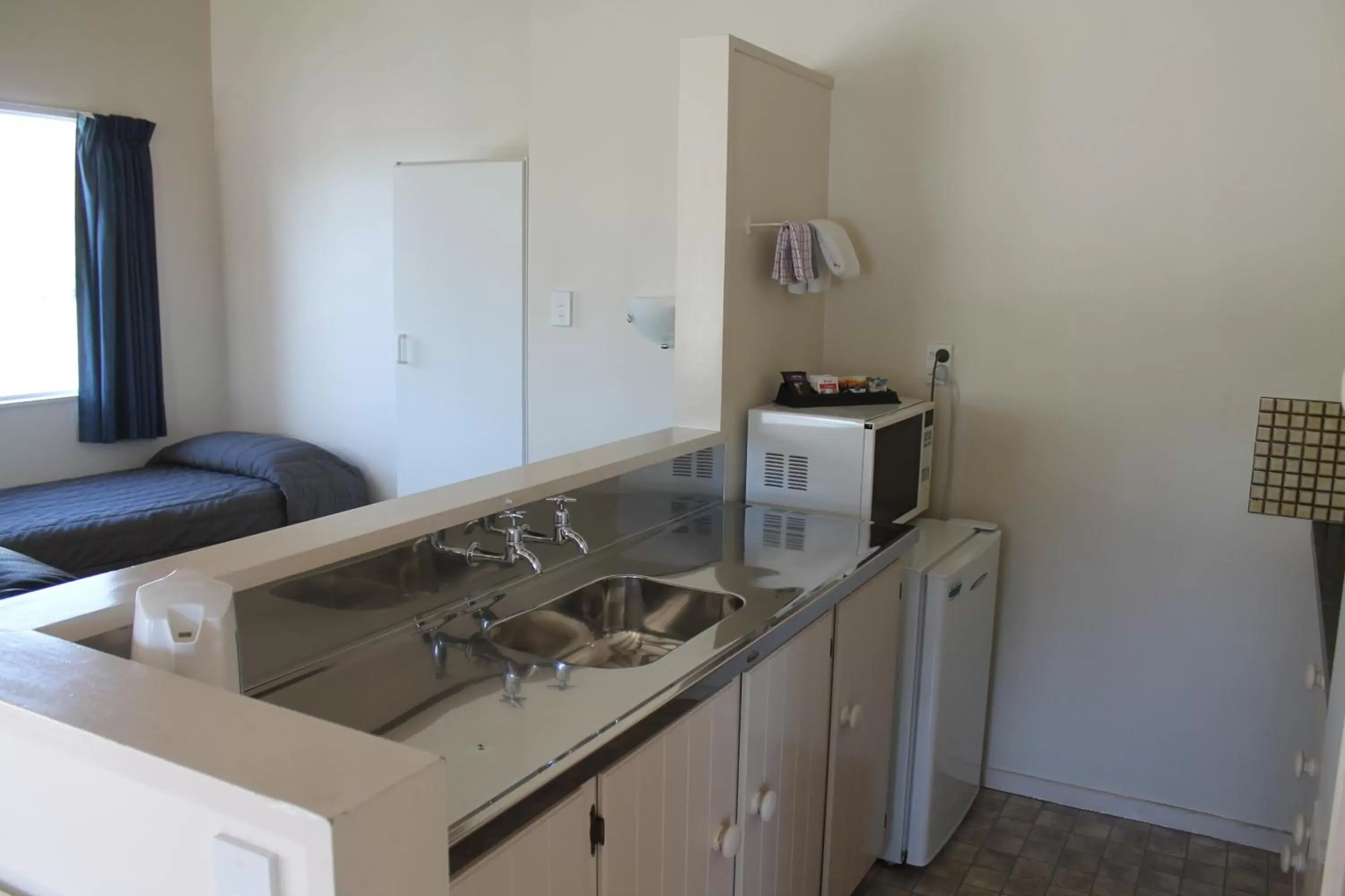 Kitchen or kitchenette in Riverview Motel Kitchen or kitchenette in Riverview Motel