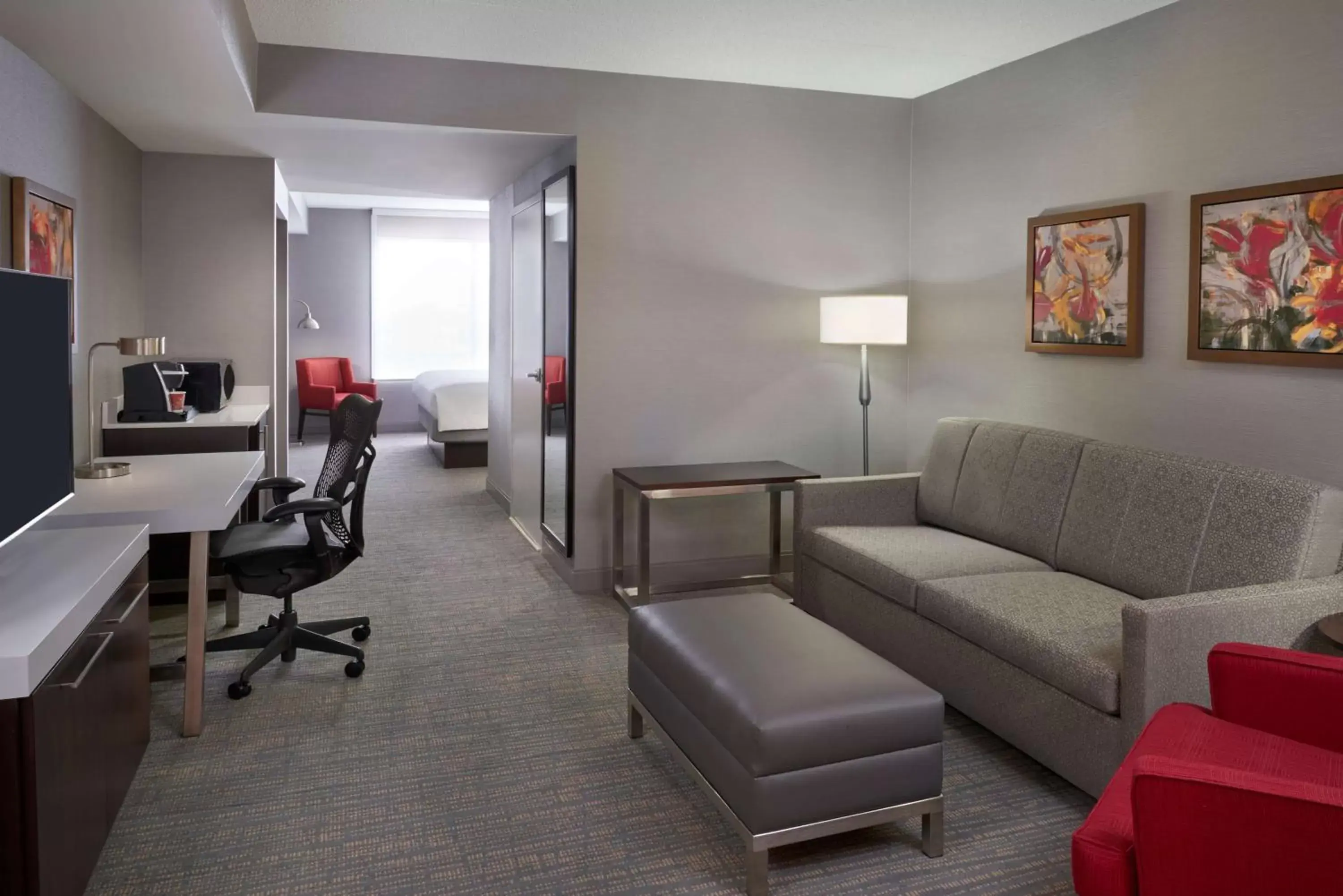 Bedroom, Seating Area in Hilton Garden Inn Toronto Airport West/Mississauga