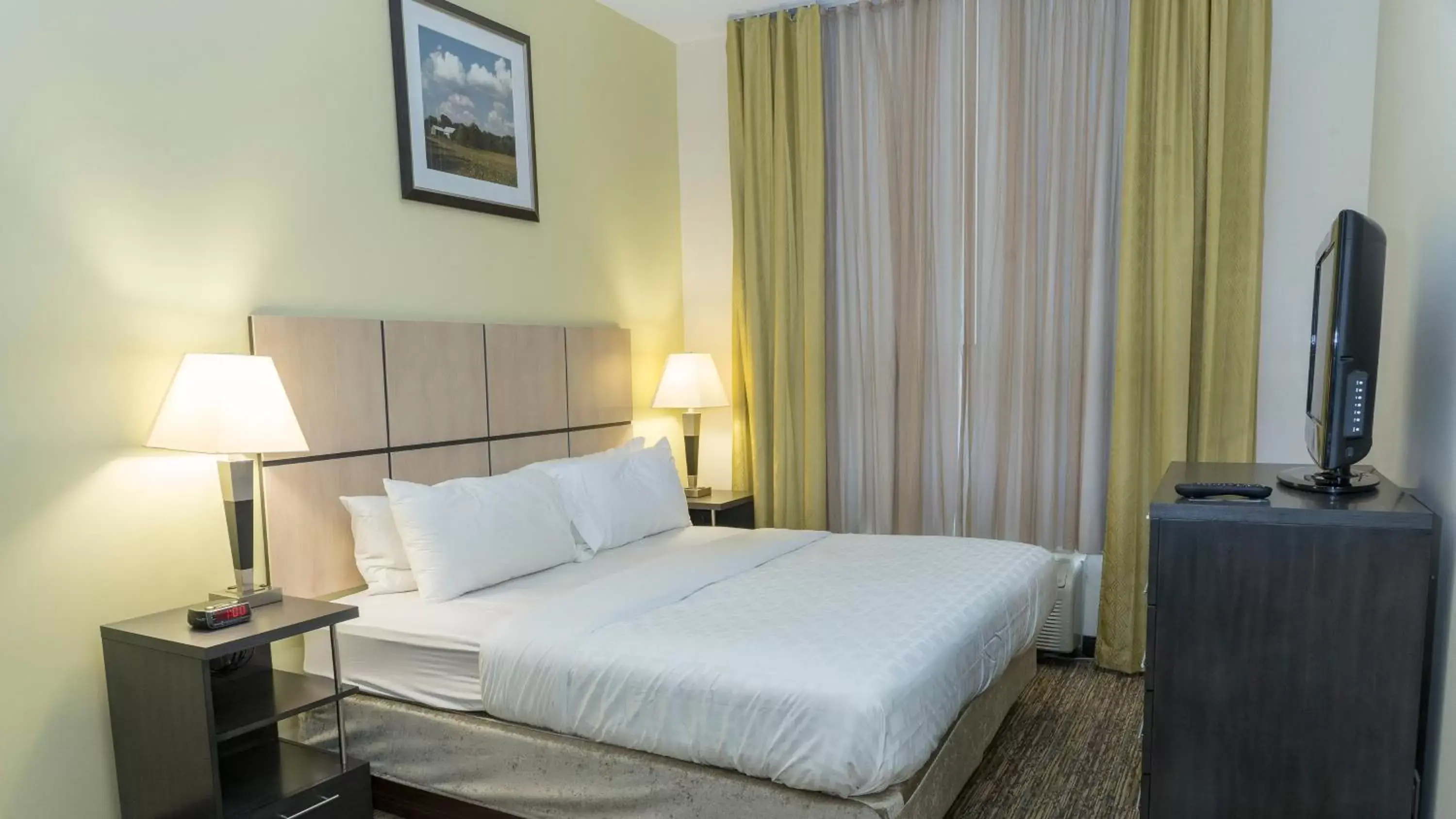 Photo of the whole room, Bed in Candlewood Suites Saint Joseph - Benton Harbor, an IHG Hotel