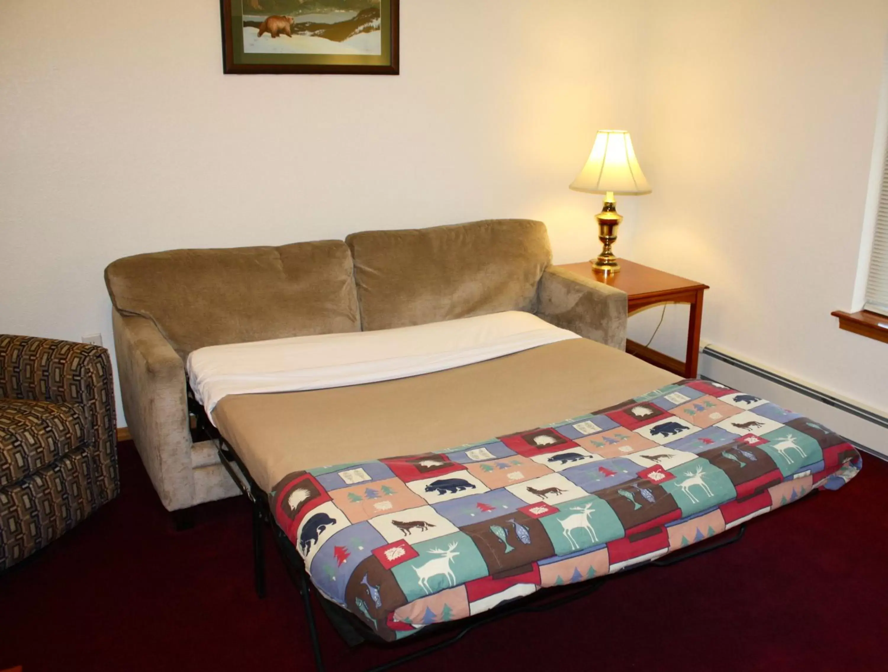 Living room, Bed in Juneau Hotel
