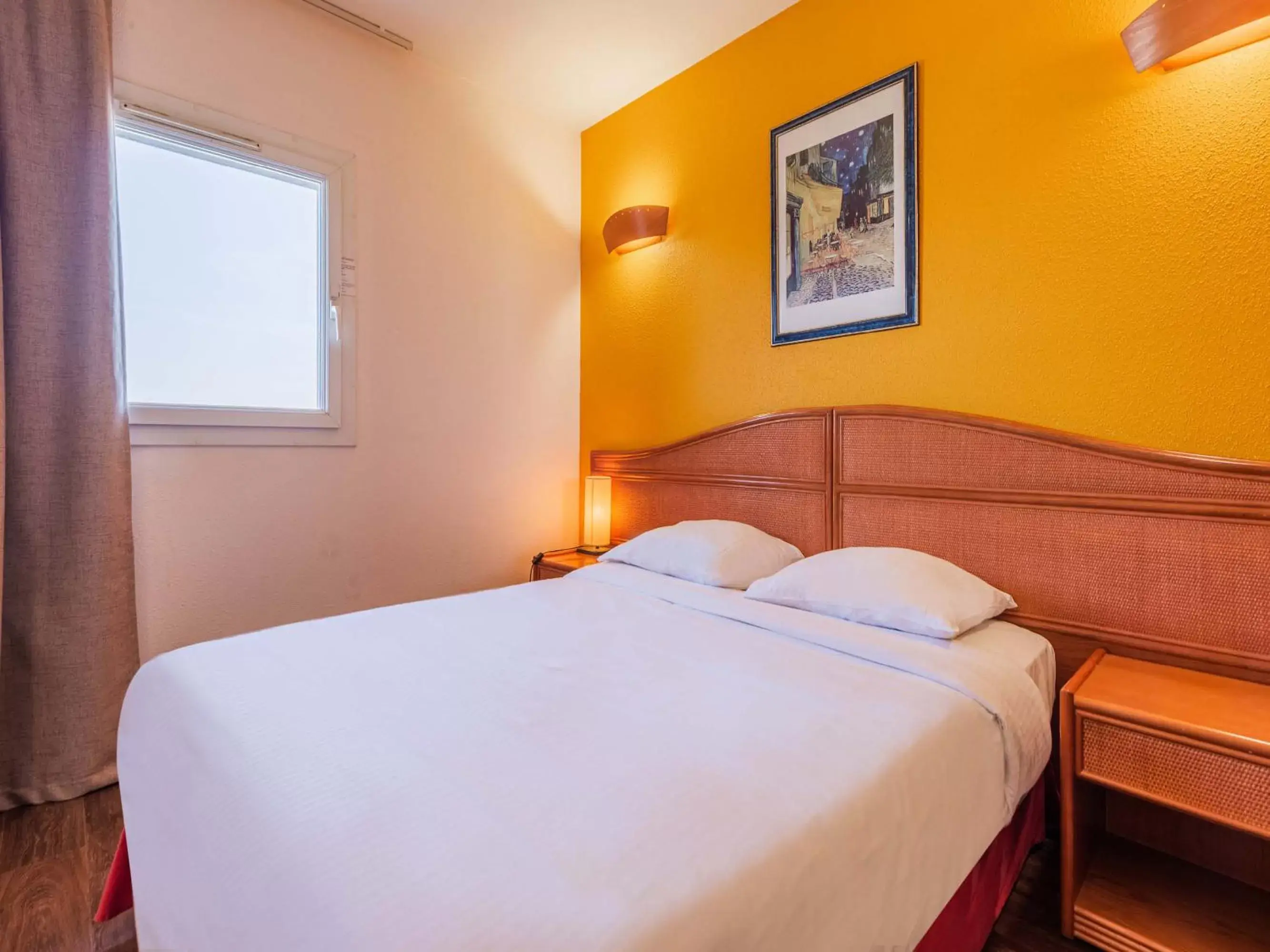 Bedroom, Bed in B&B HOTEL Strasbourg Aéroport
