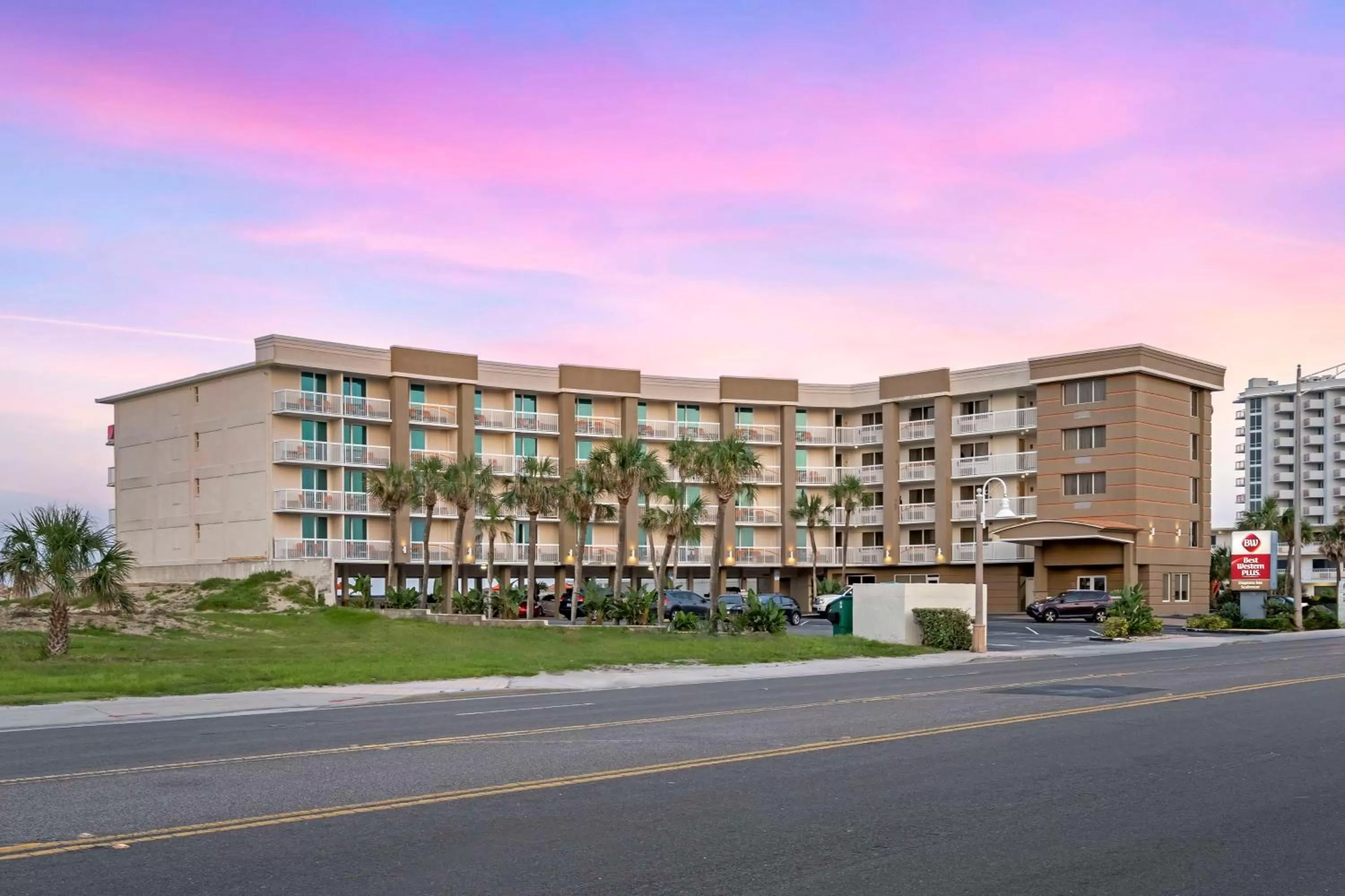 Property building in Best Western Plus Daytona Inn Seabreeze