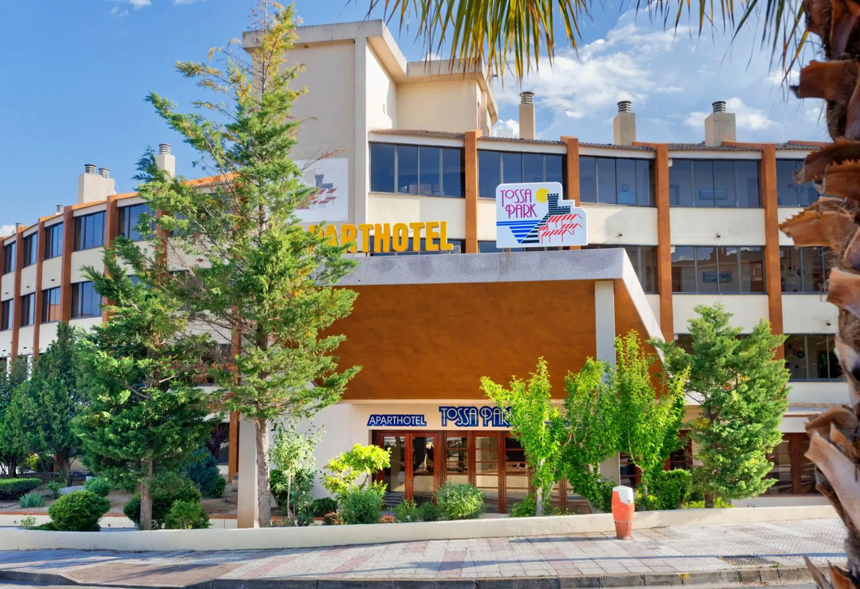 Facade/entrance, Property Building in GHT Aparthotel Tossa Park