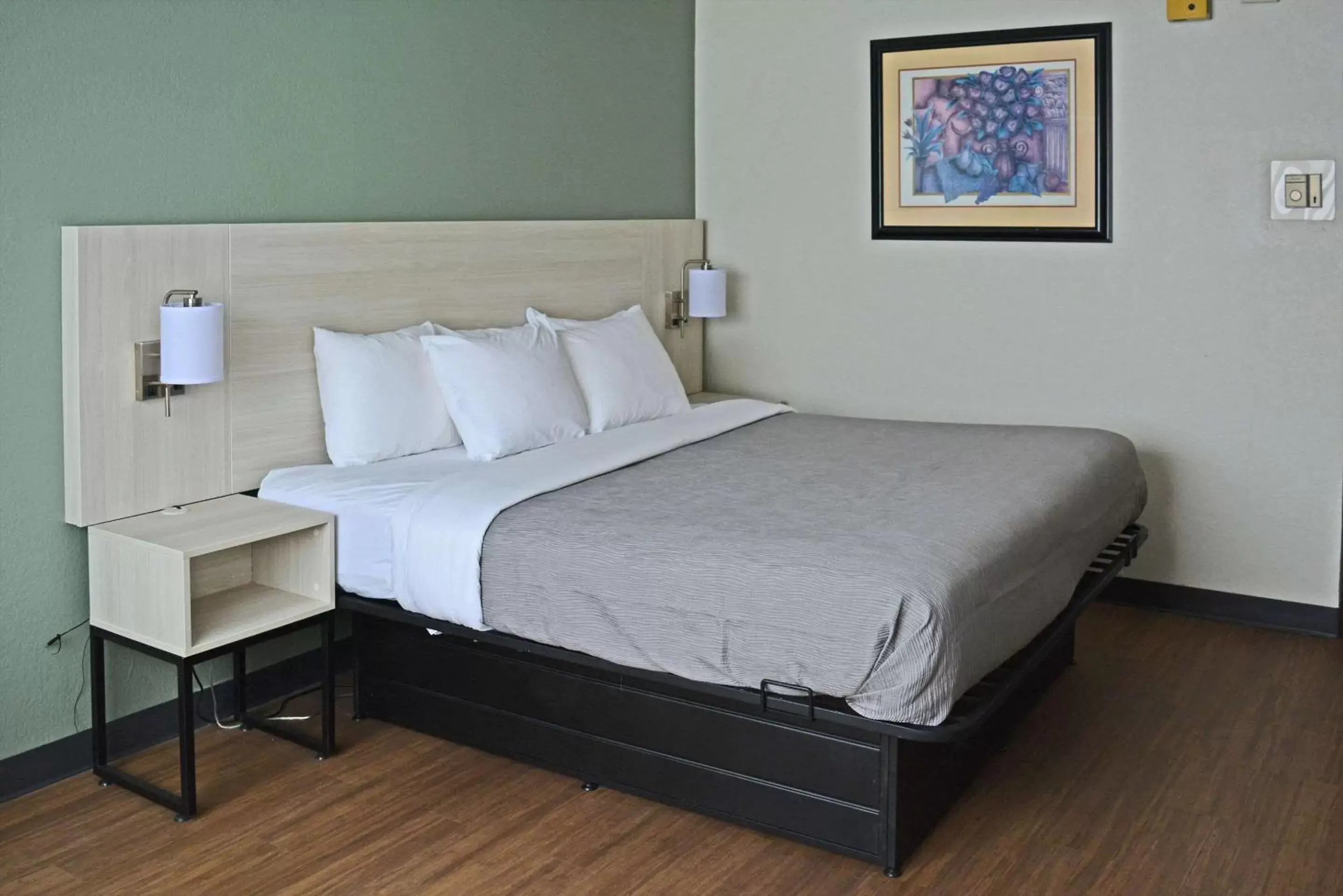 Bedroom, Bed in Quality Inn & Suites East Syracuse - Carrier Circle