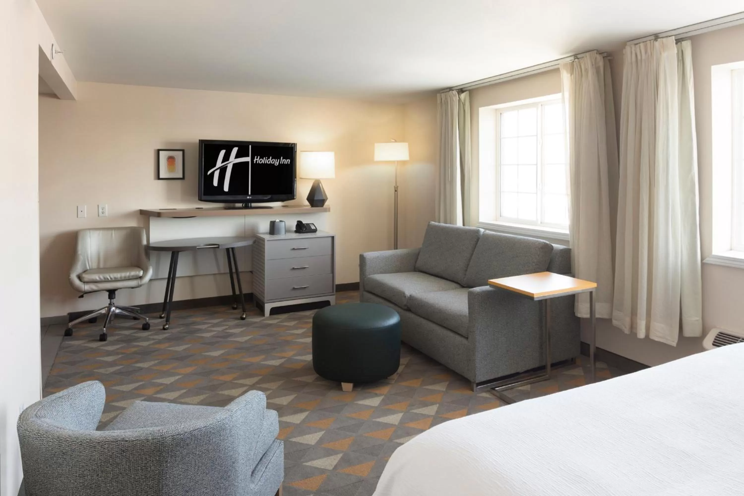 Photo of the whole room, Bed in Holiday Inn - Bloomington W MSP Airport Area by IHG