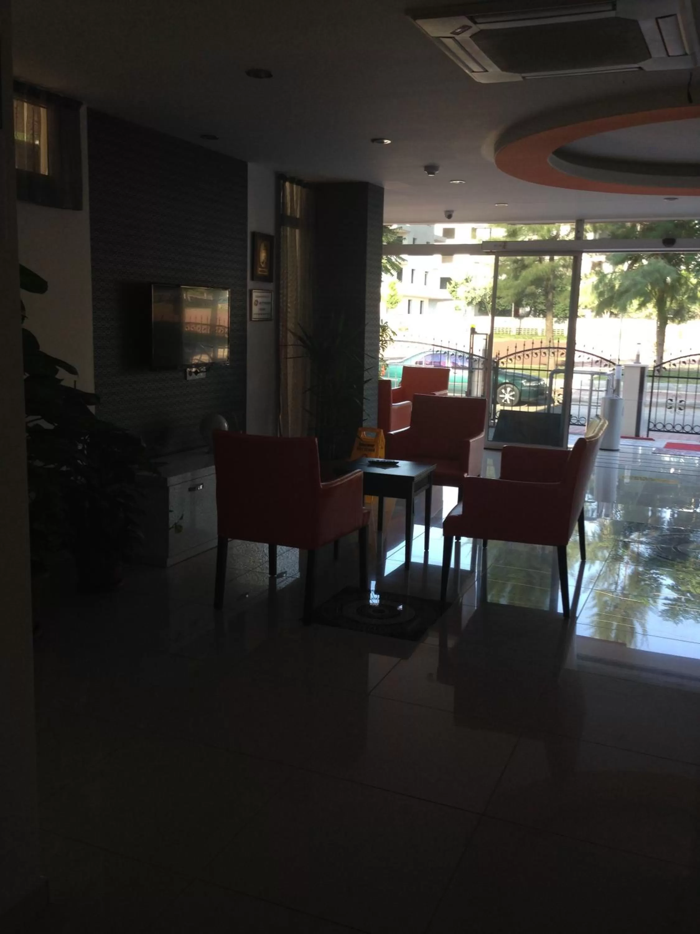Lobby or reception in Mutado Hotel