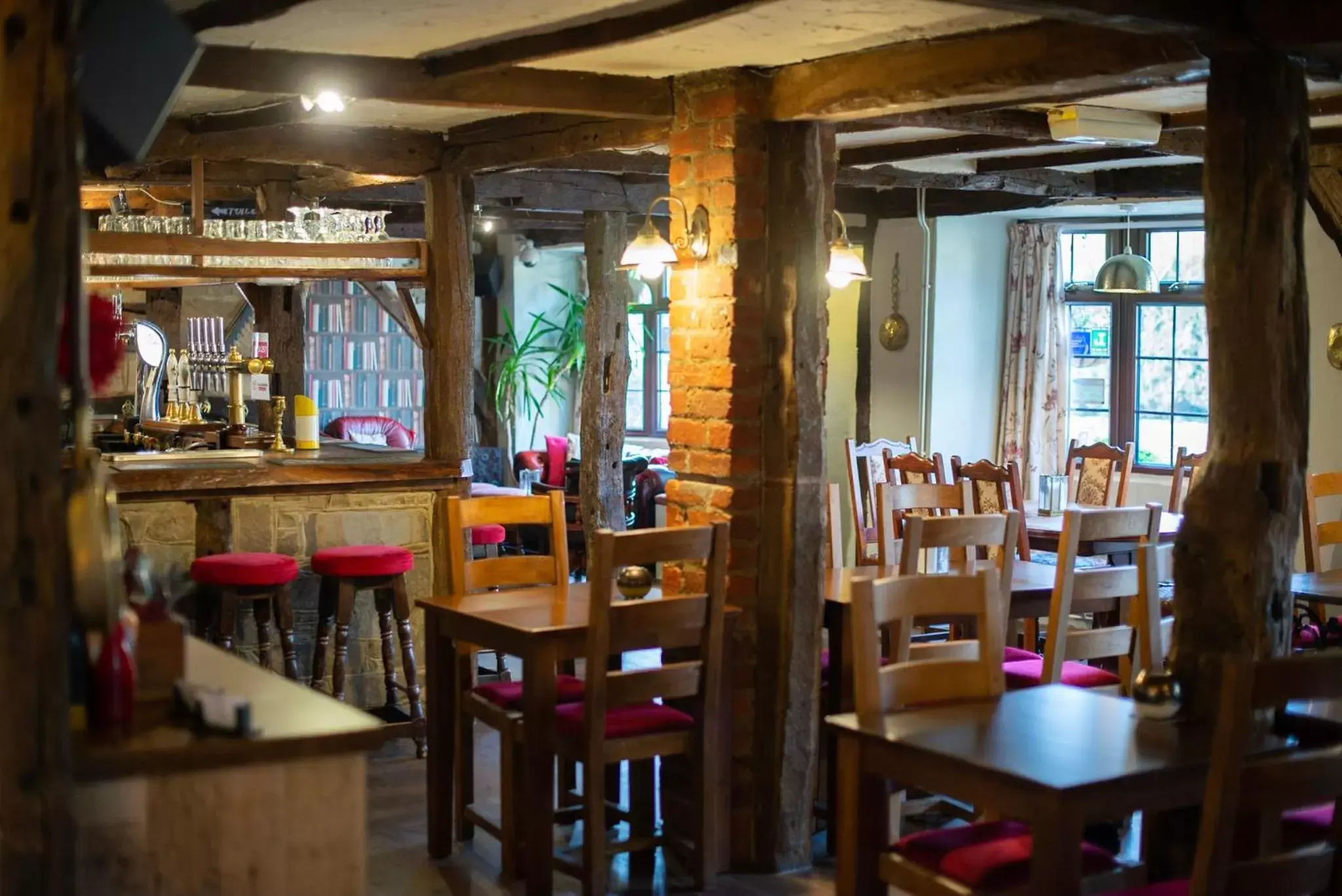 Restaurant/Places to Eat in The Heath Inn