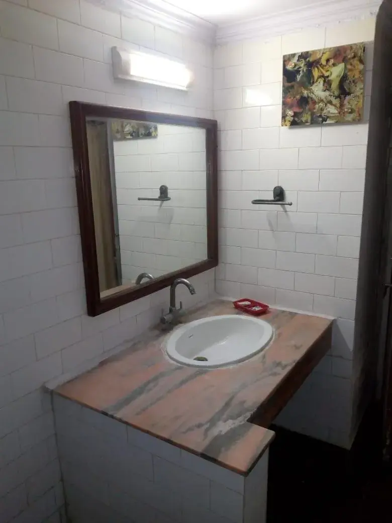 Bathroom in Hotel Ganga Ratan