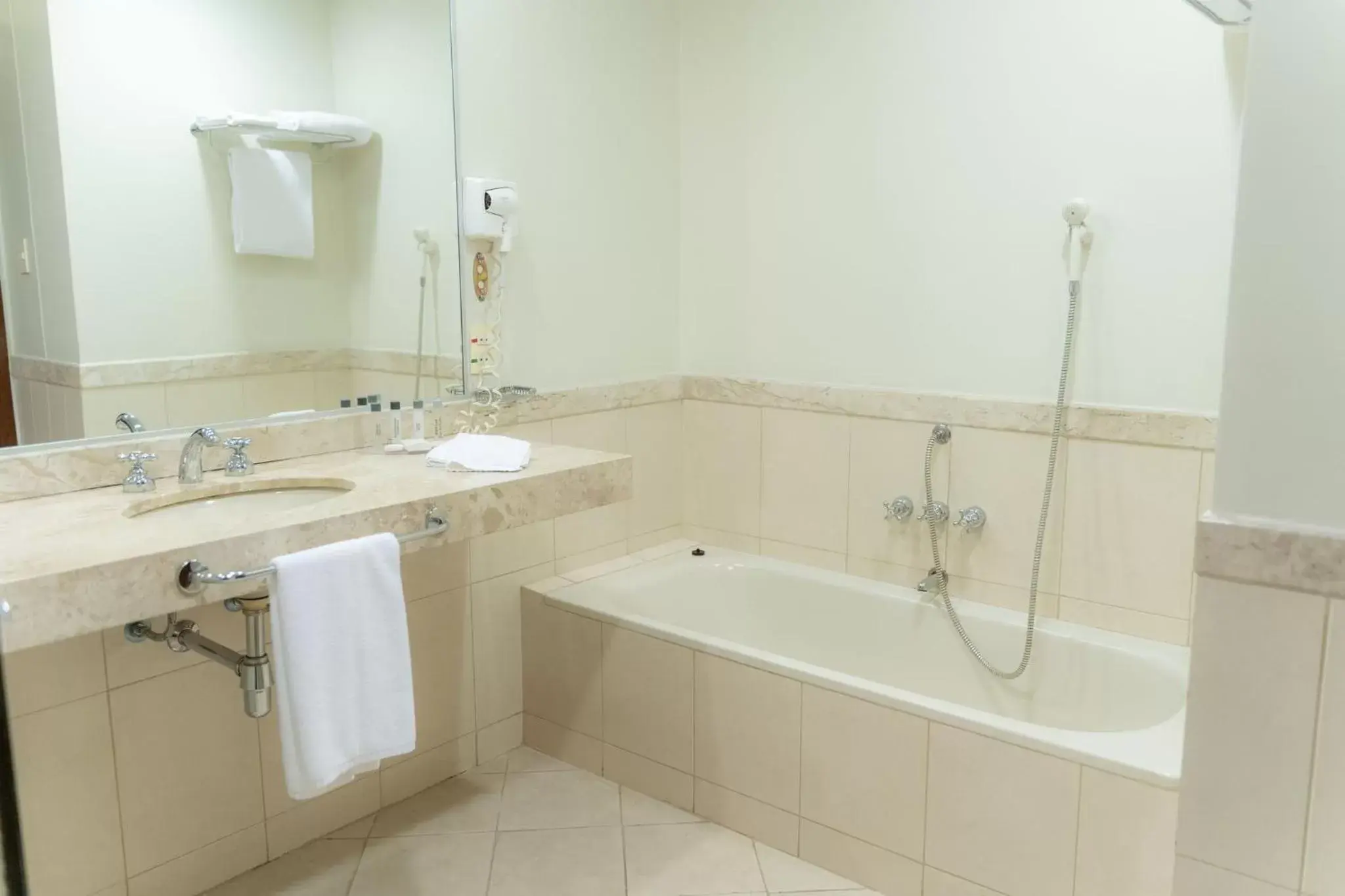 Bathroom in Crowne Plaza Asunción, an IHG Hotel