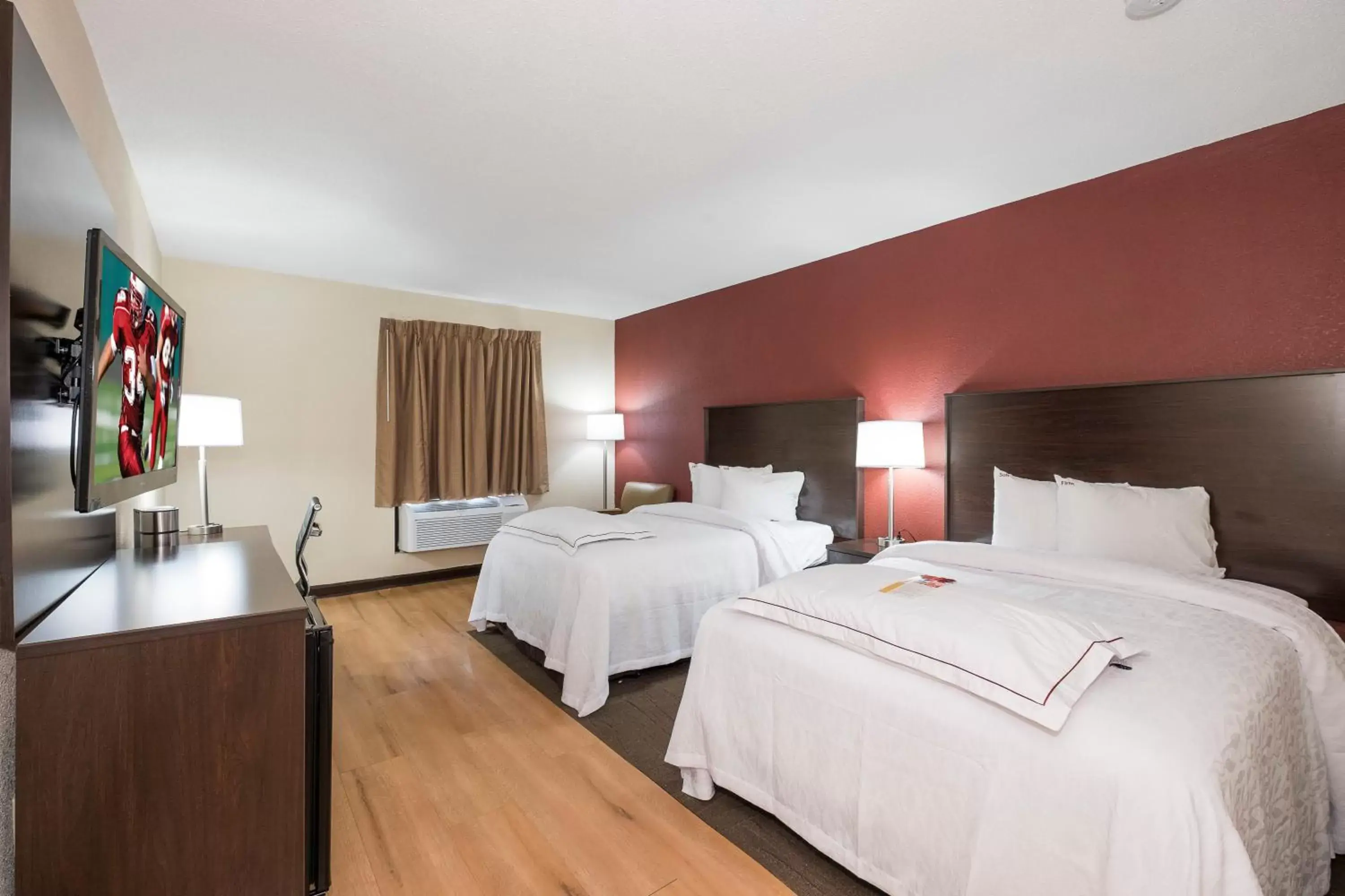 Photo of the whole room, Bed in Red Roof Inn PLUS+ & Suites Opelika