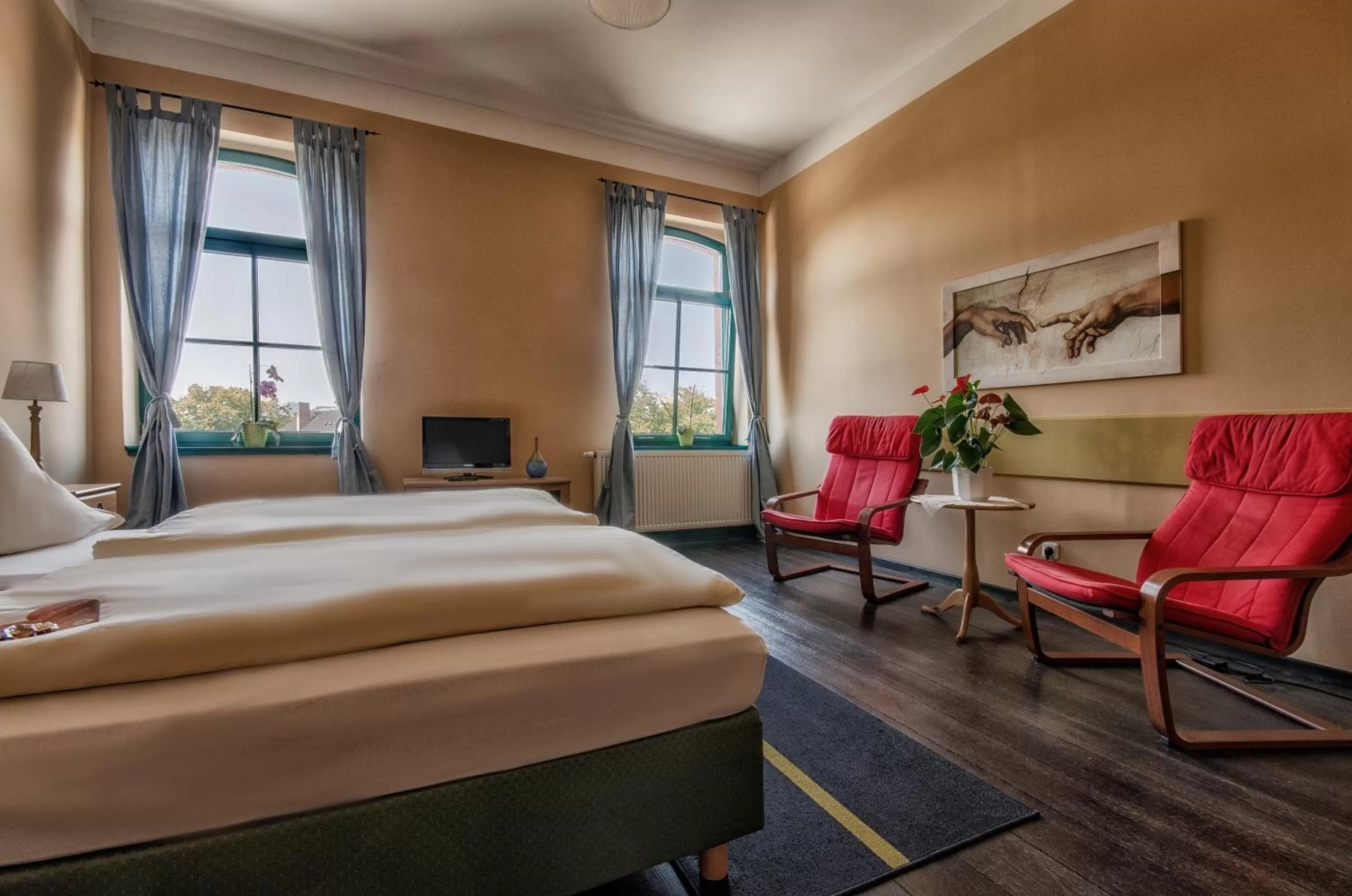 Photo of the whole room, Bed in Hotel zur Henne