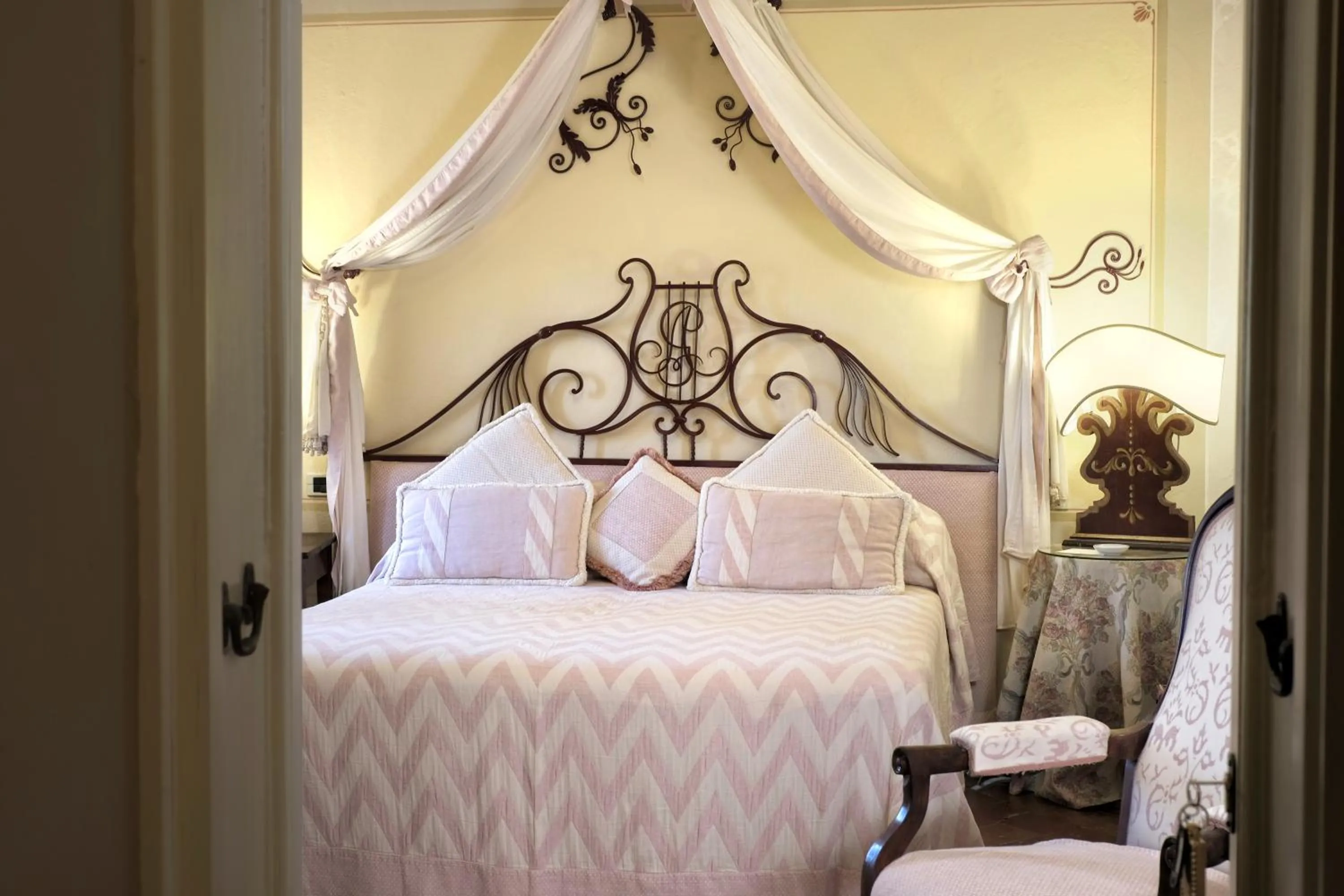 Bedroom, Bed in Il Falconiere Relais & Spa