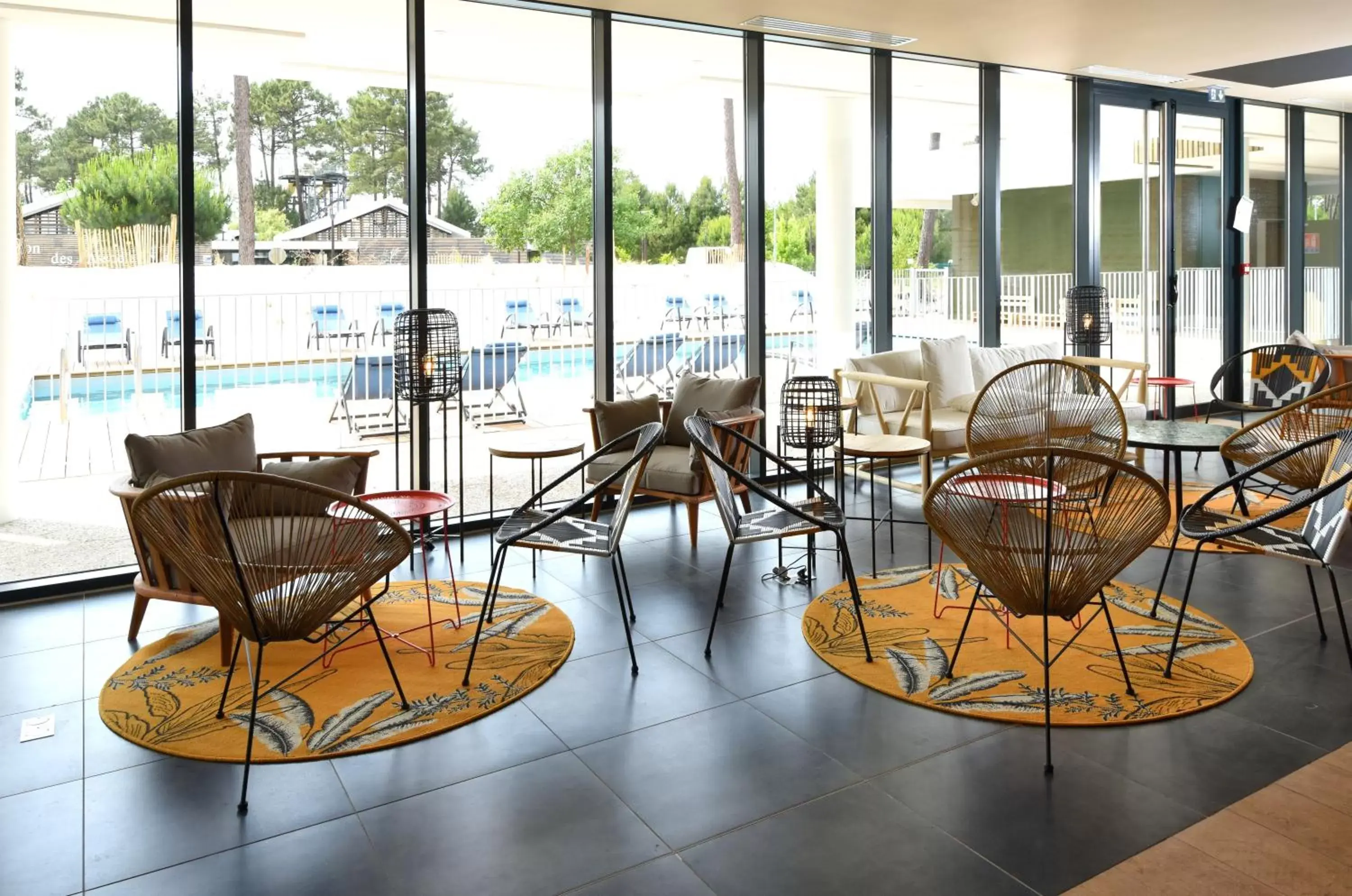 Living room, Restaurant/Places to Eat in ibis Styles Arcachon Gujan Mestras