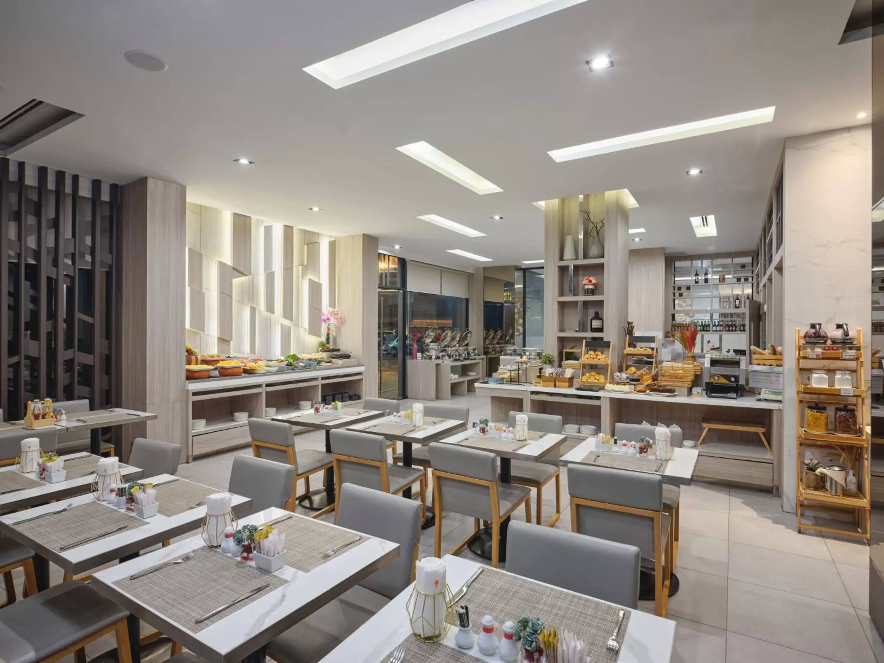 Restaurant/Places to Eat in Altera Hotel and Residence by At Mind