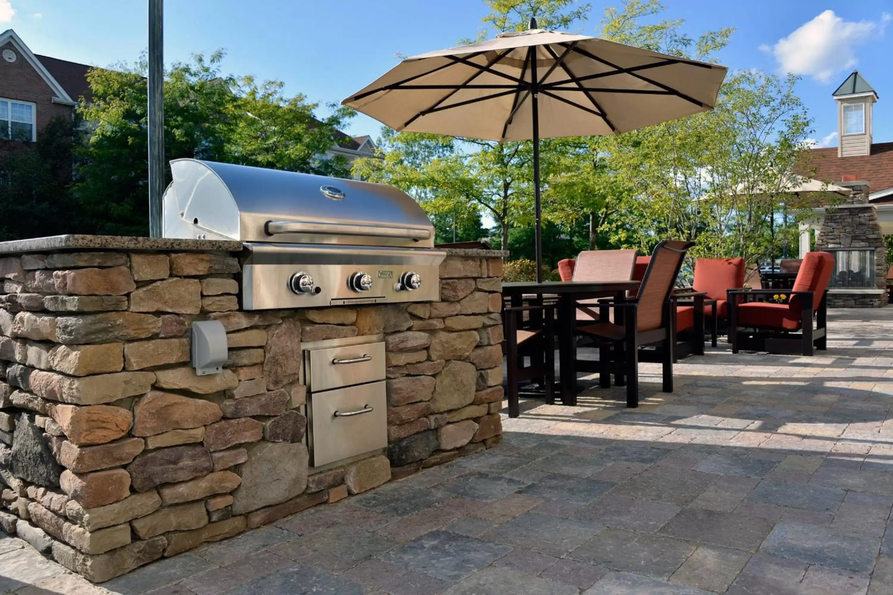 Restaurant/places to eat, BBQ Facilities in TownePlace Suites by Marriott East Lansing