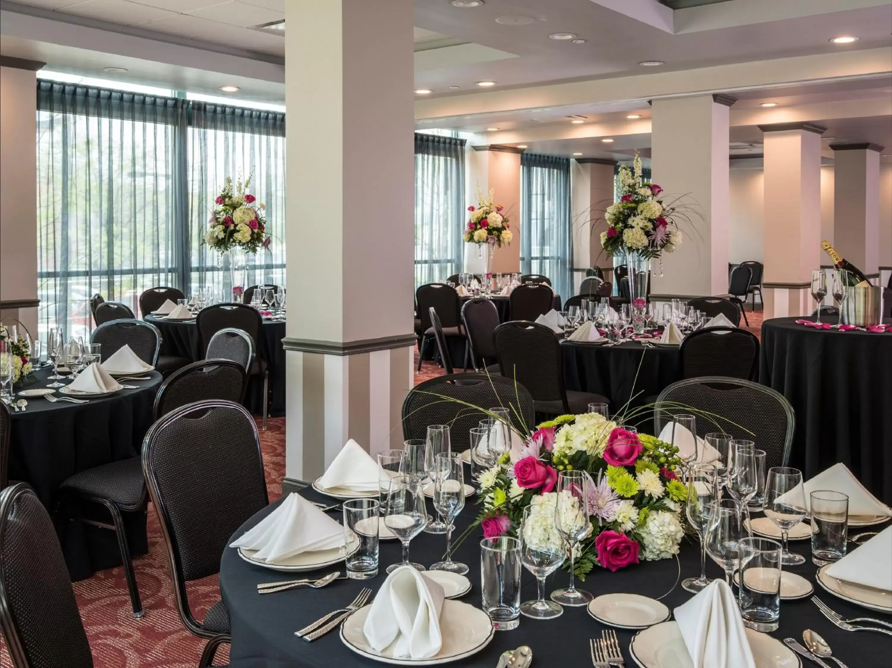 Banquet/Function facilities, Restaurant/Places to Eat in Hotel Indigo Pittsburgh East Liberty, an IHG Hotel