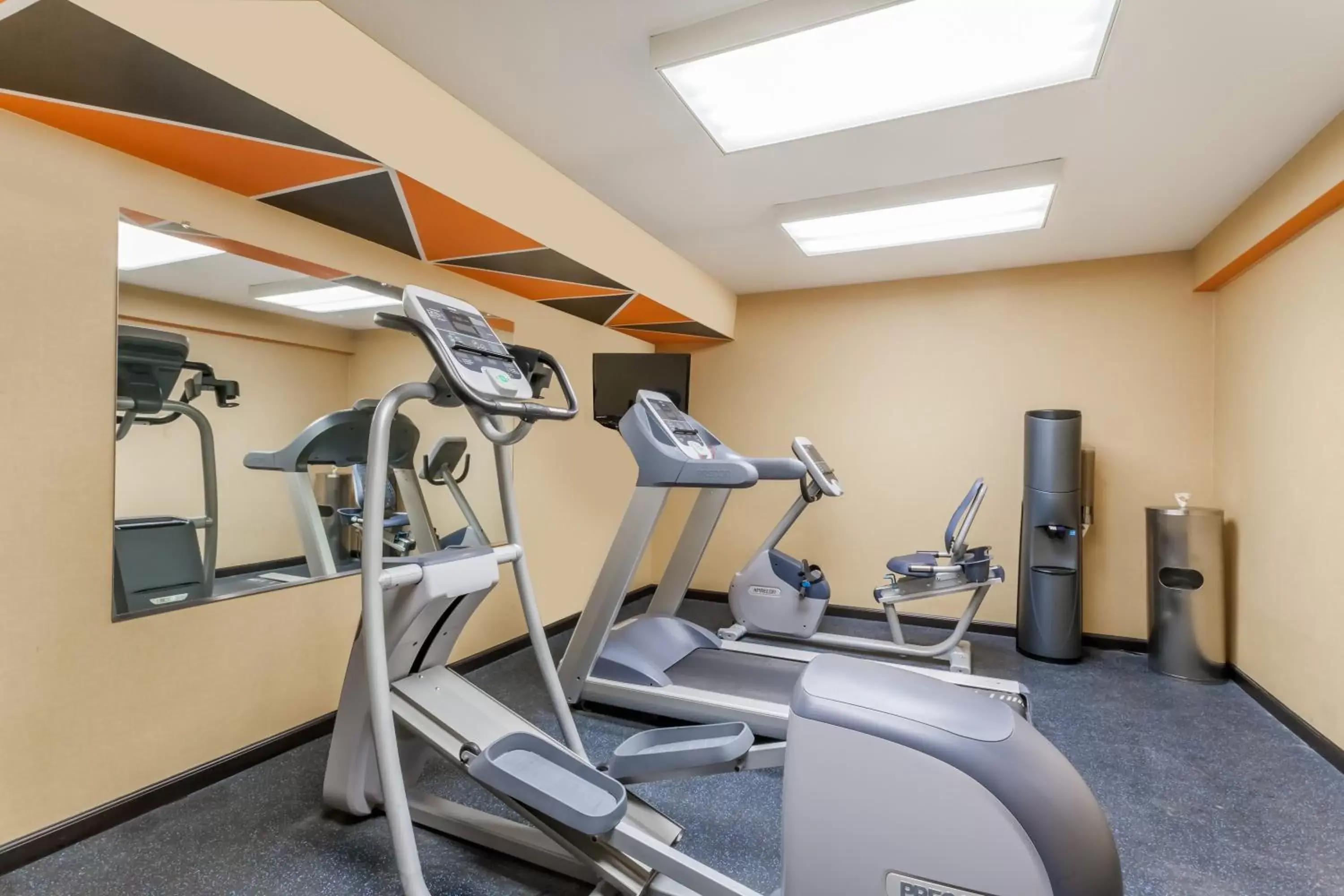Fitness centre/facilities, Fitness Center/Facilities in Days Inn by Wyndham Windsor Locks / Bradley Intl Airport