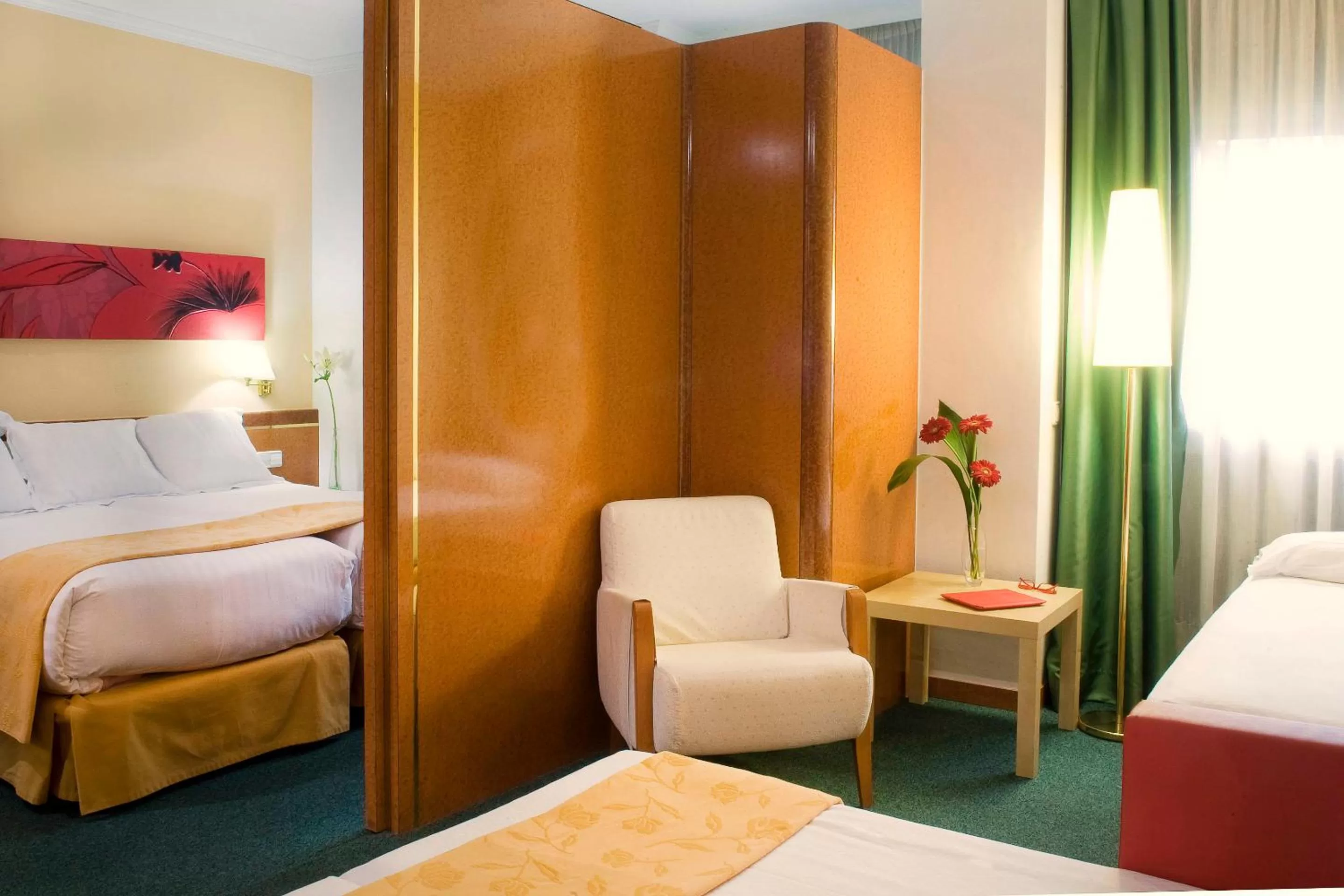 Bedroom, Bed in Acacia Suite