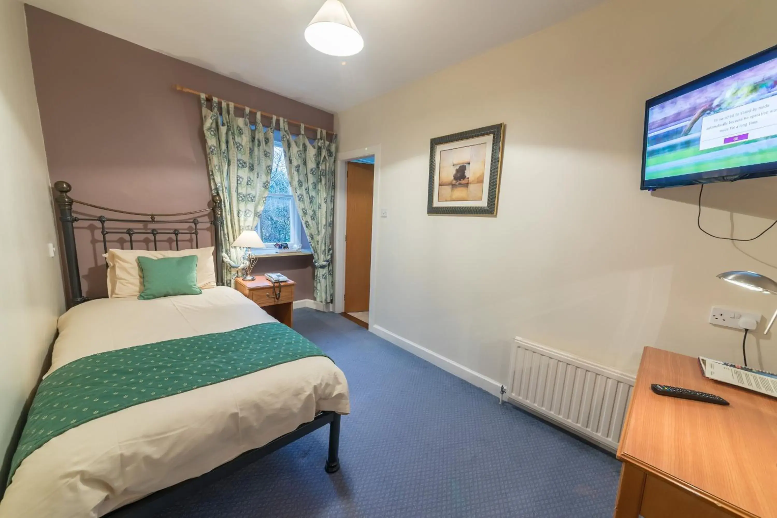 Bed in Pentland Hotel