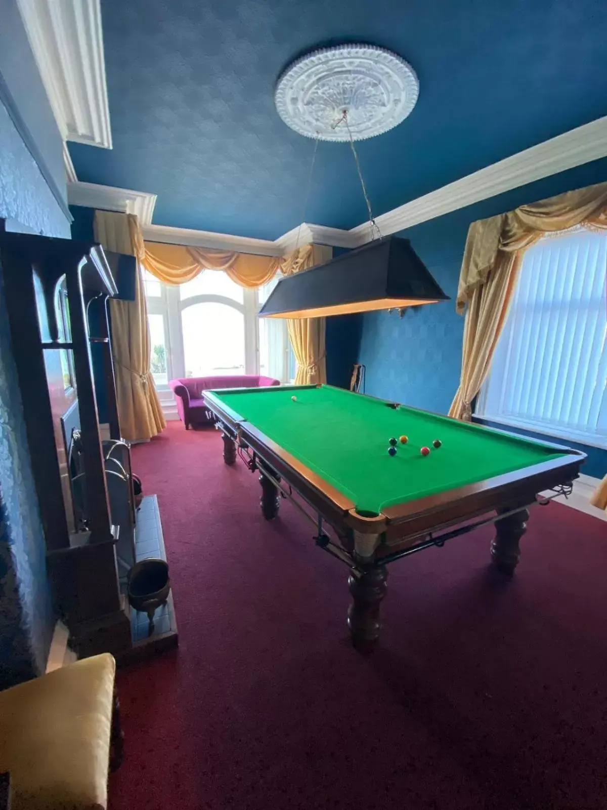 Lounge or bar, Billiards in The Calder House Hotel