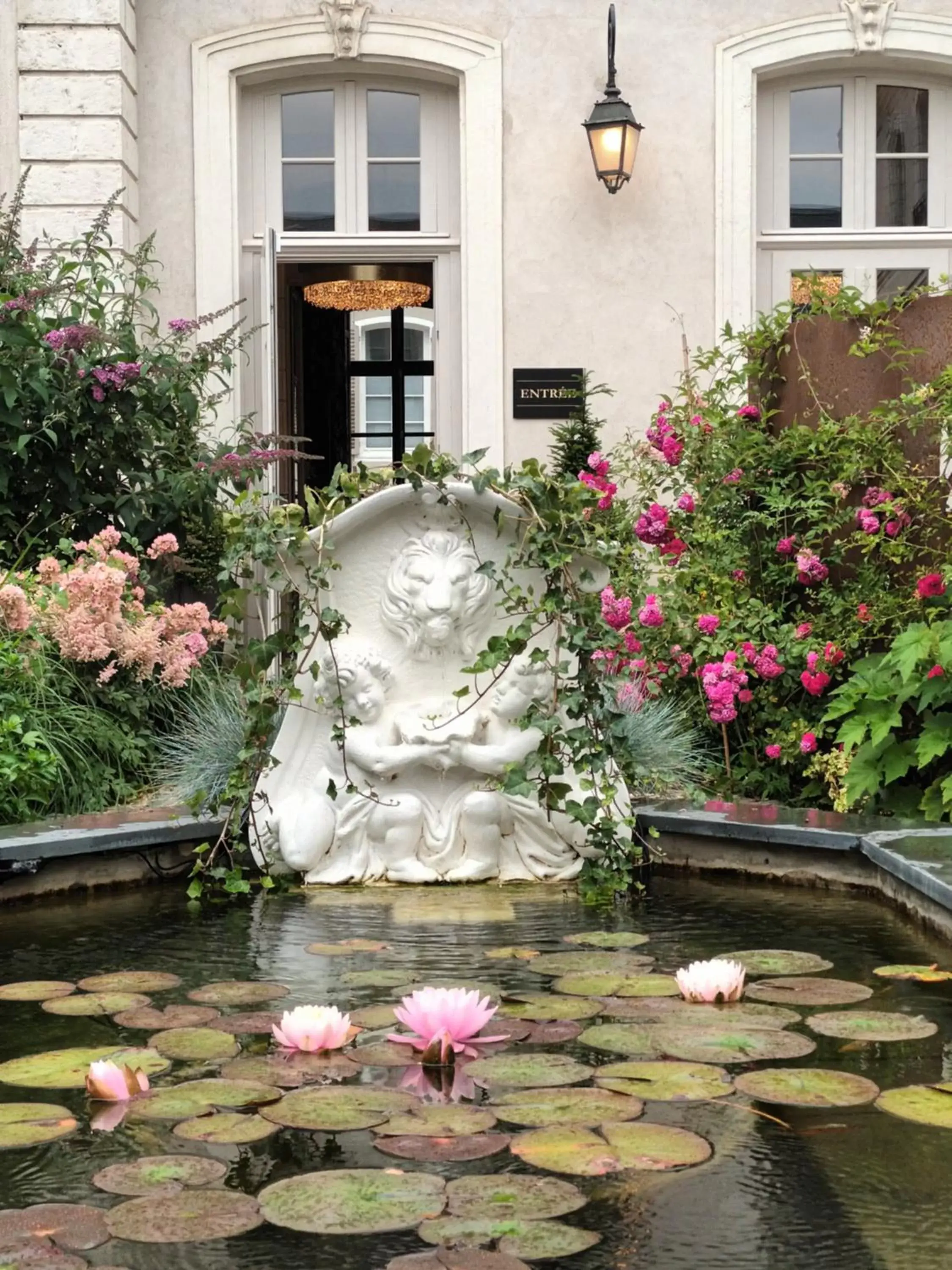 Garden view in Hôtel Loysel le Gaucher