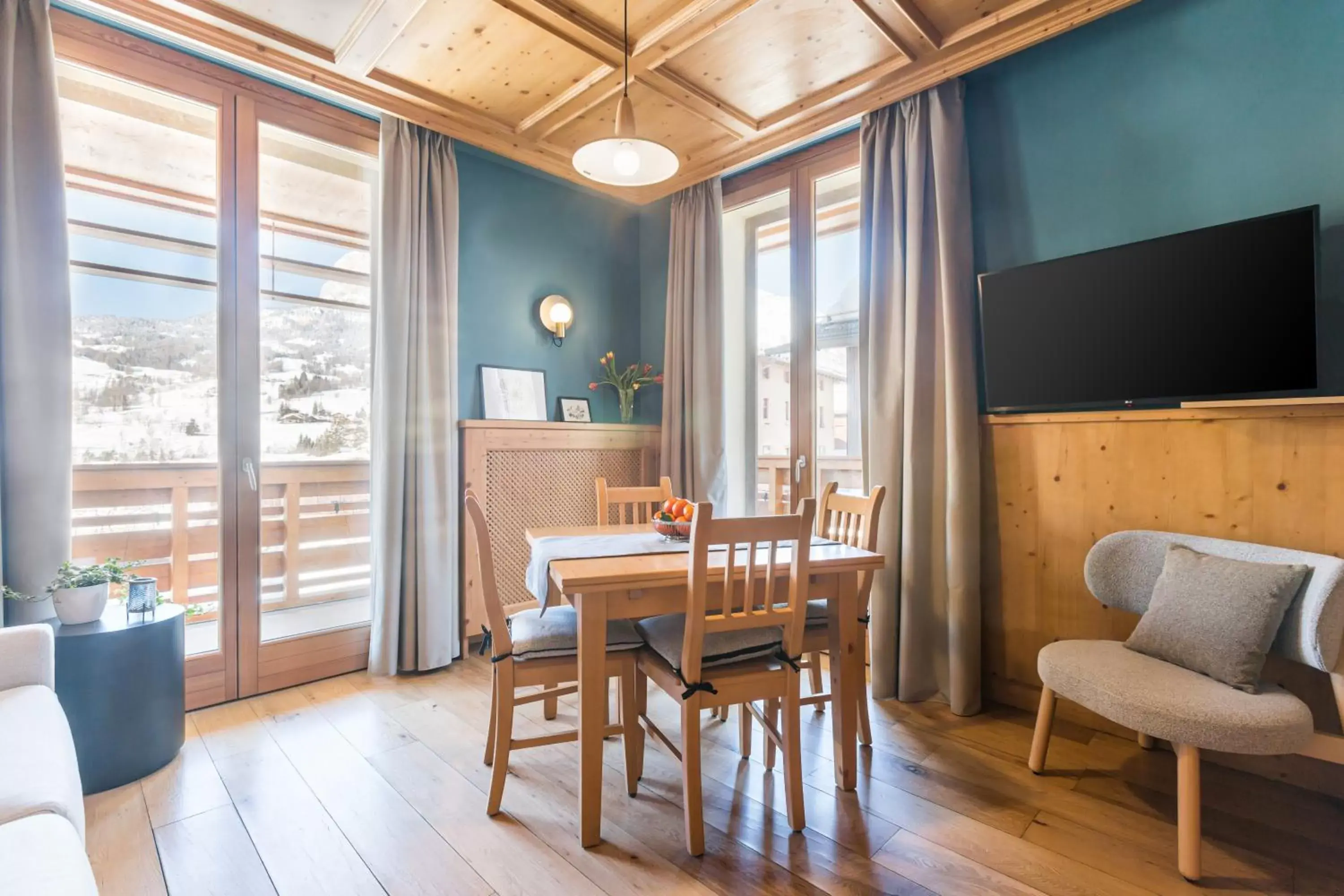 TV and multimedia, Dining Area in Radisson Residences Savoia Palace Cortina d’Ampezzo