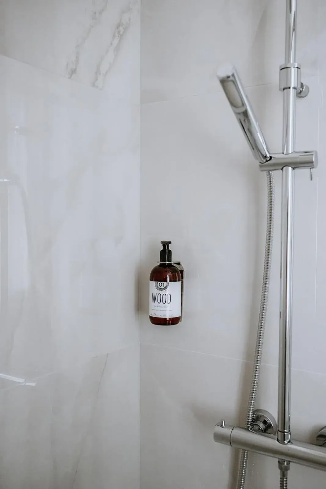 Shower, Bathroom in Hotel Venezia