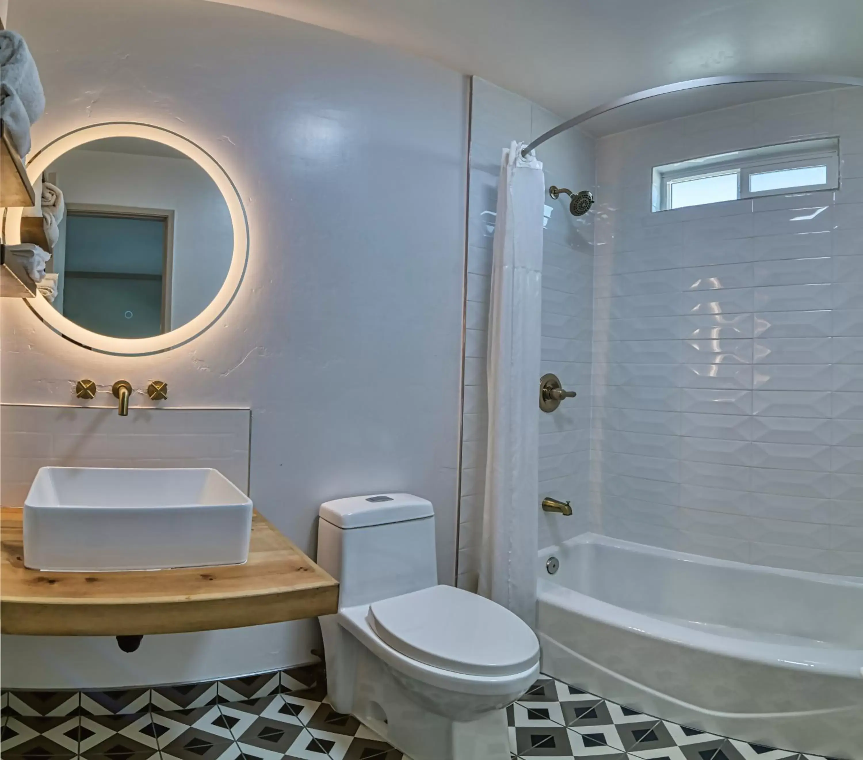 Shower, Bathroom in Ramona Valley Inn