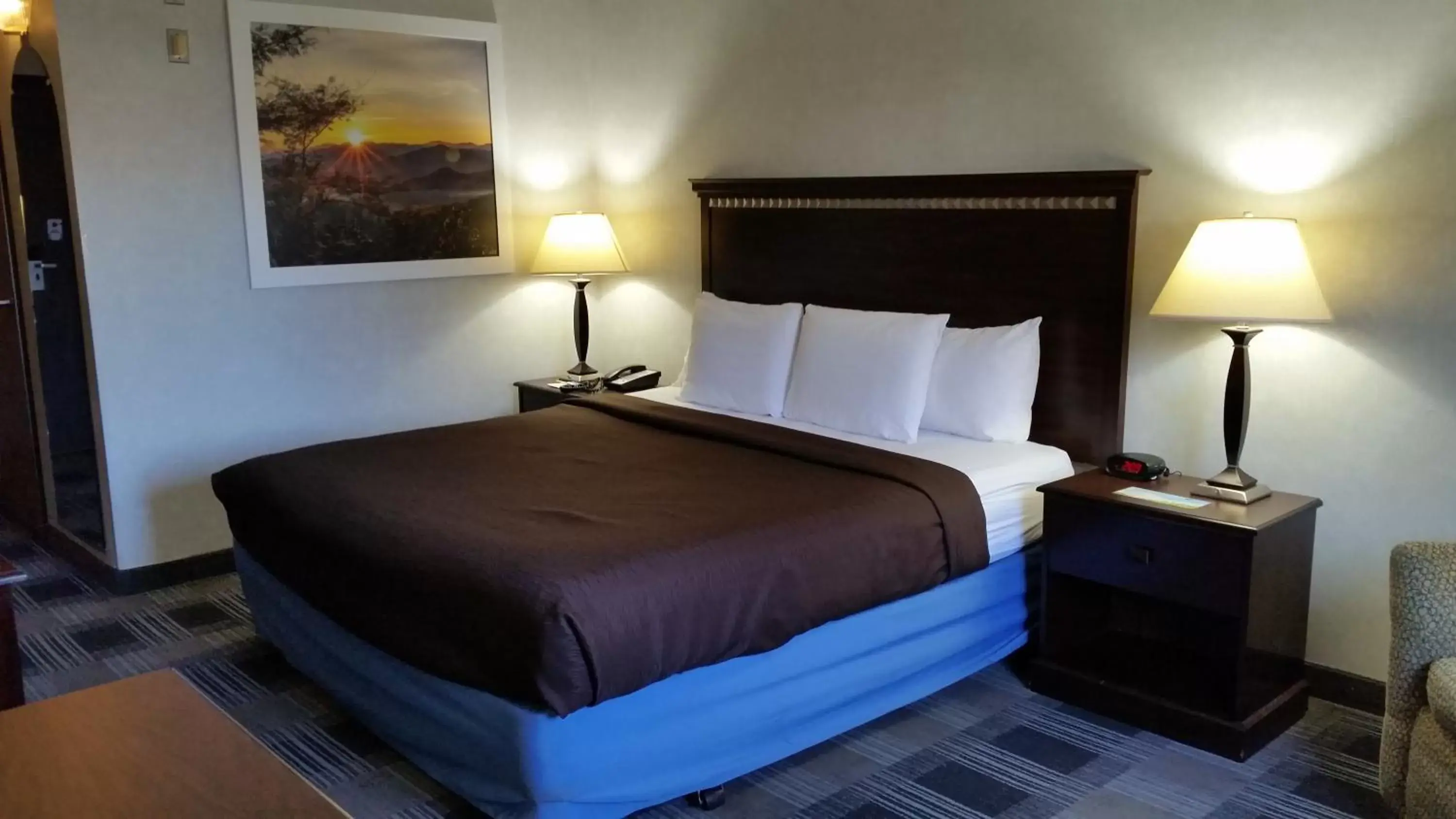 Photo of the whole room, Bed in Days Inn & Suites by Wyndham Vancouver