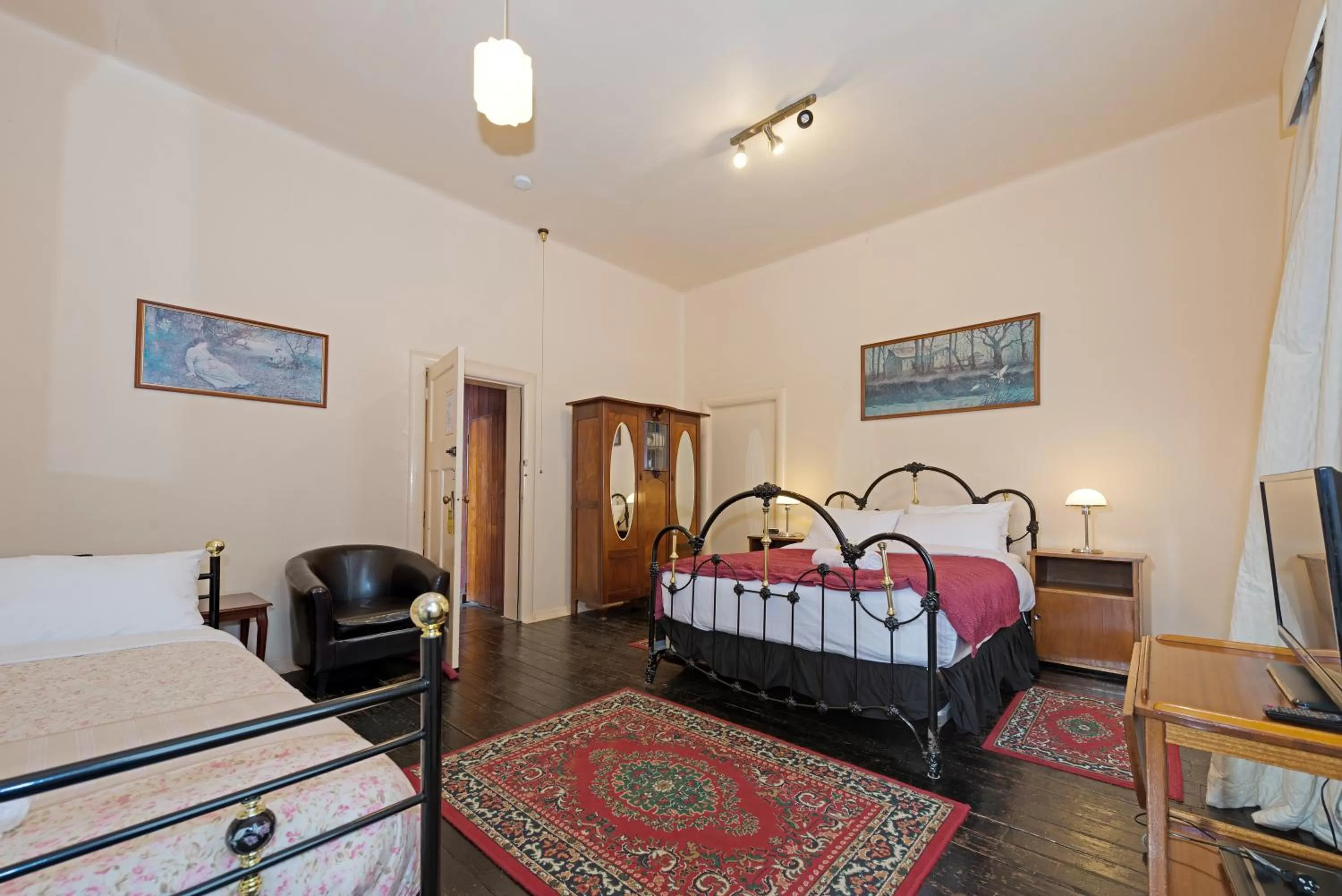 Bed in Edinburgh Gallery Bed & Breakfast