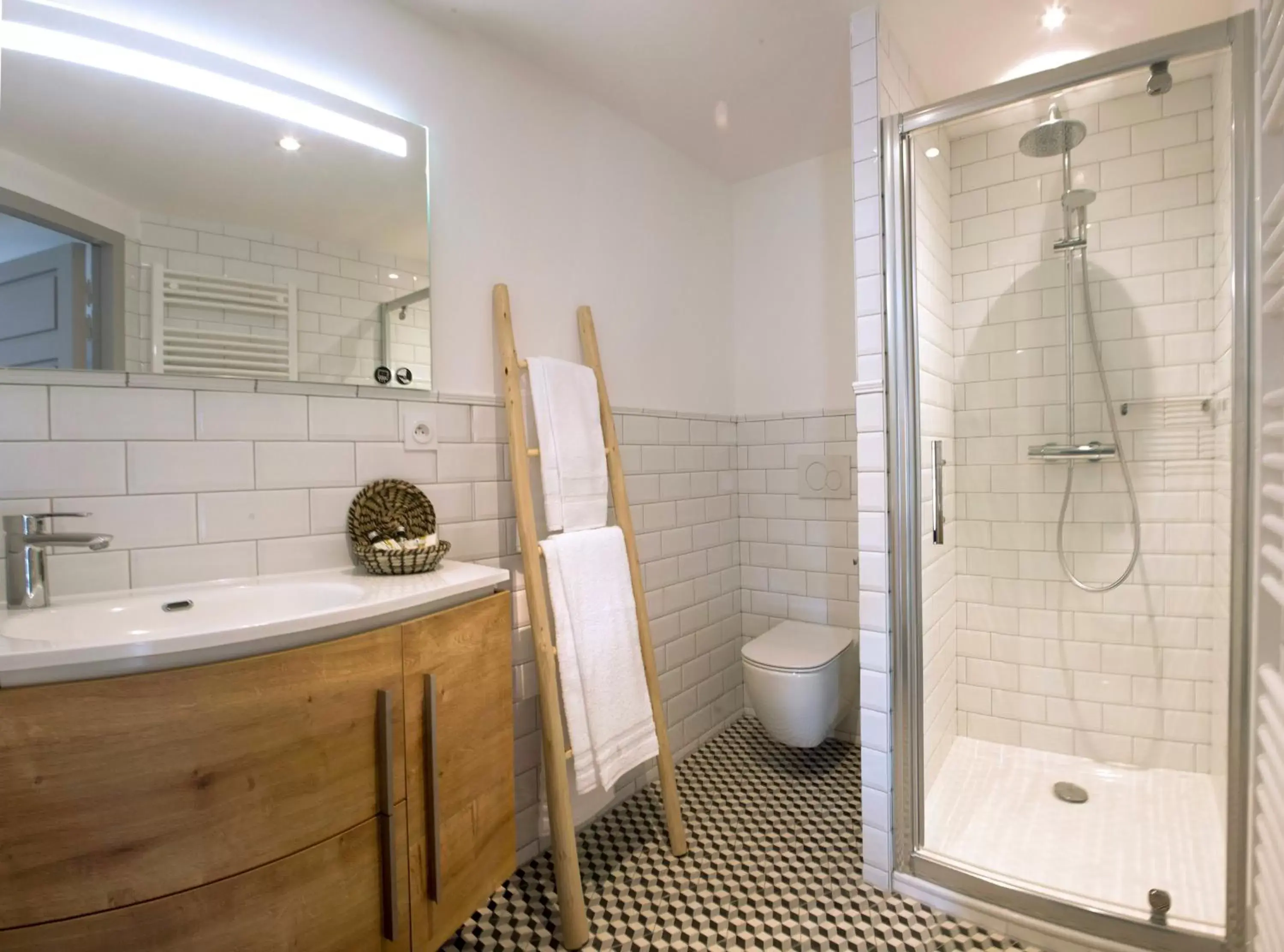 Shower, Bathroom in Douce Nuits