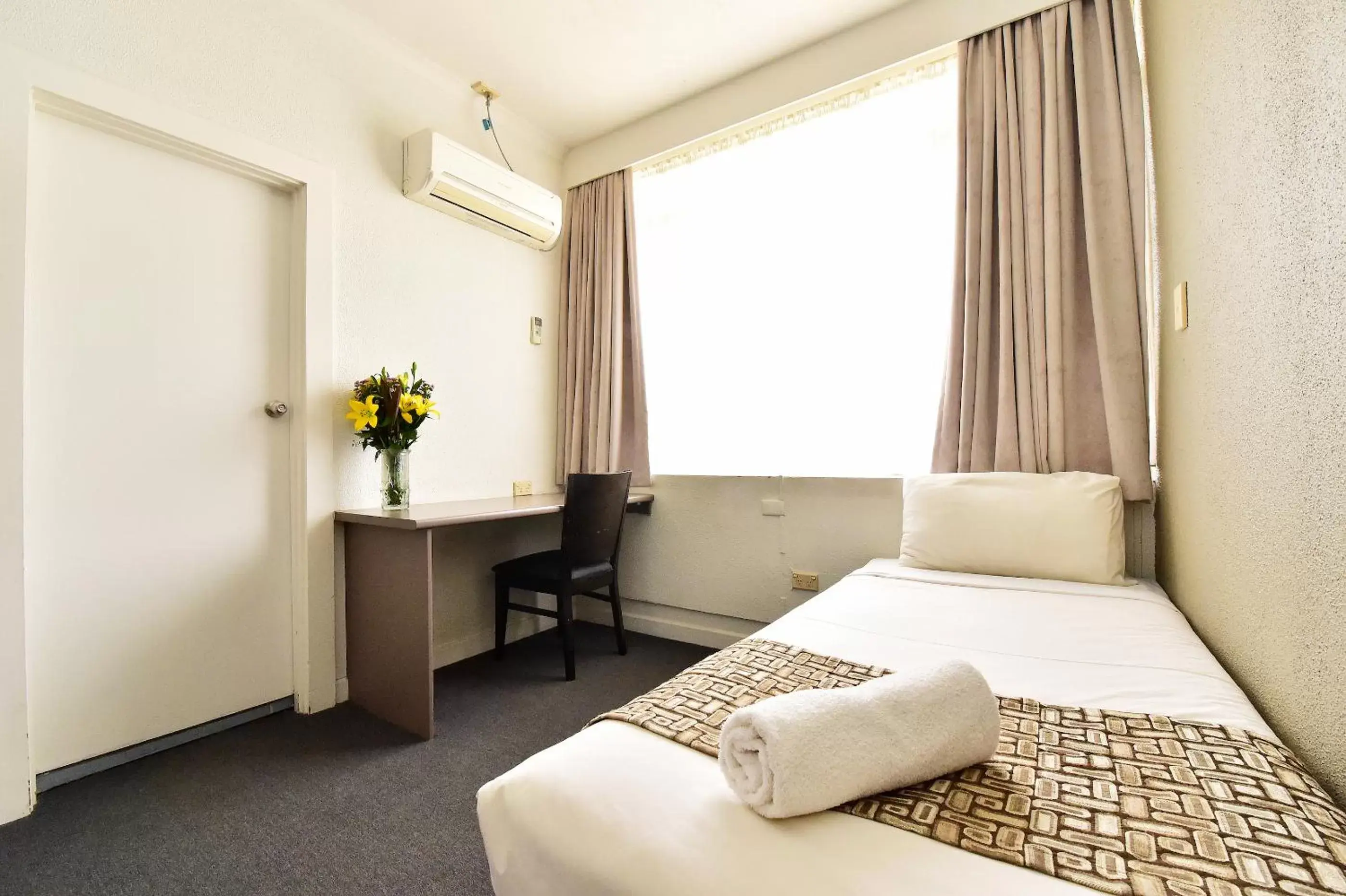 Bedroom, Room Photo in Diplomat Hotel Alice Springs