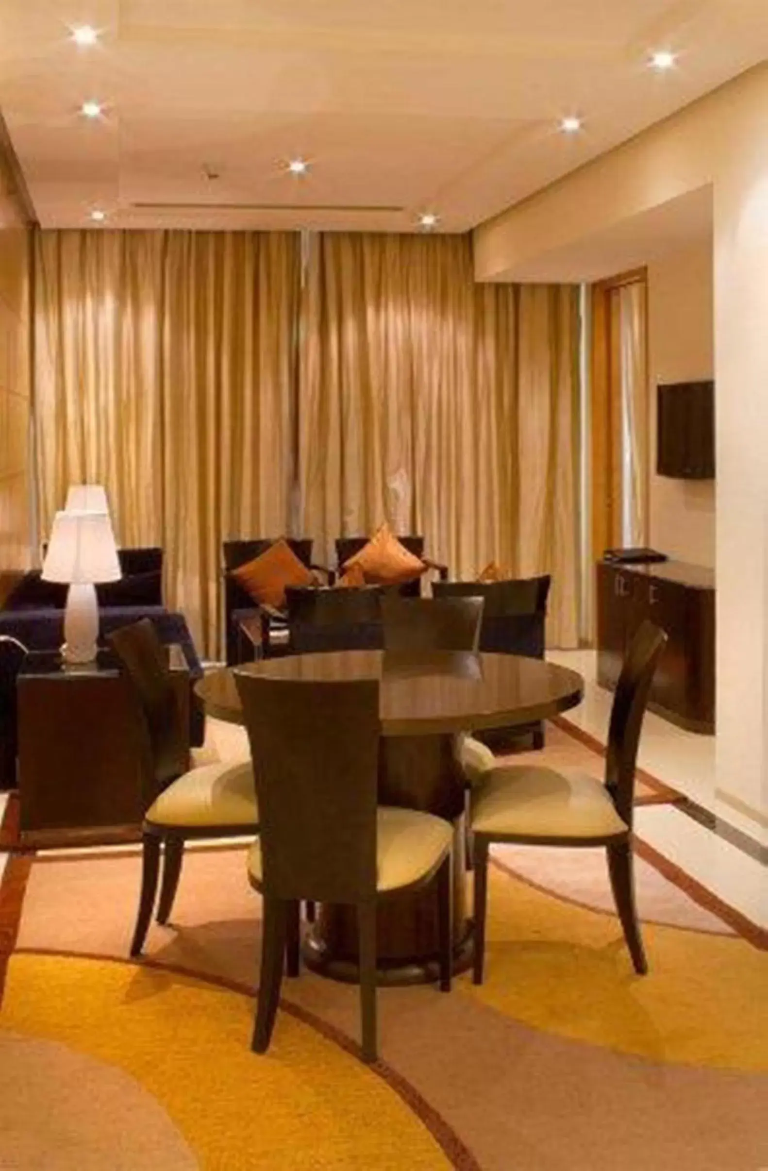 Dining area in Radisson Blu Marina Hotel Connaught Place