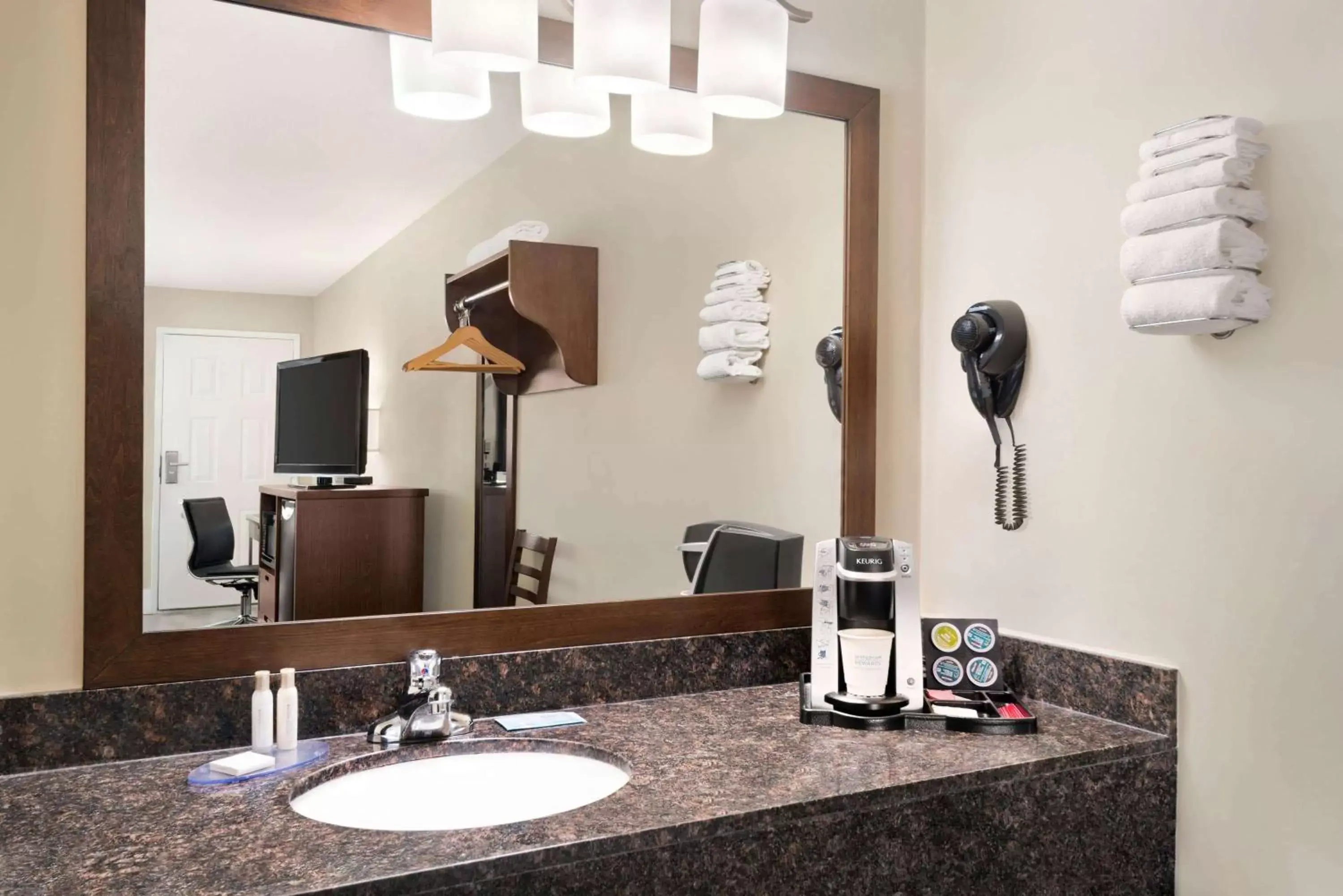 Queen Room - Mobility Accessible/Non-Smoking in Travelodge by Wyndham Salmon Arm BC Queen Room - Mobility Accessible/Non-Smoking in Travelodge by Wyndham Salmon Arm BC