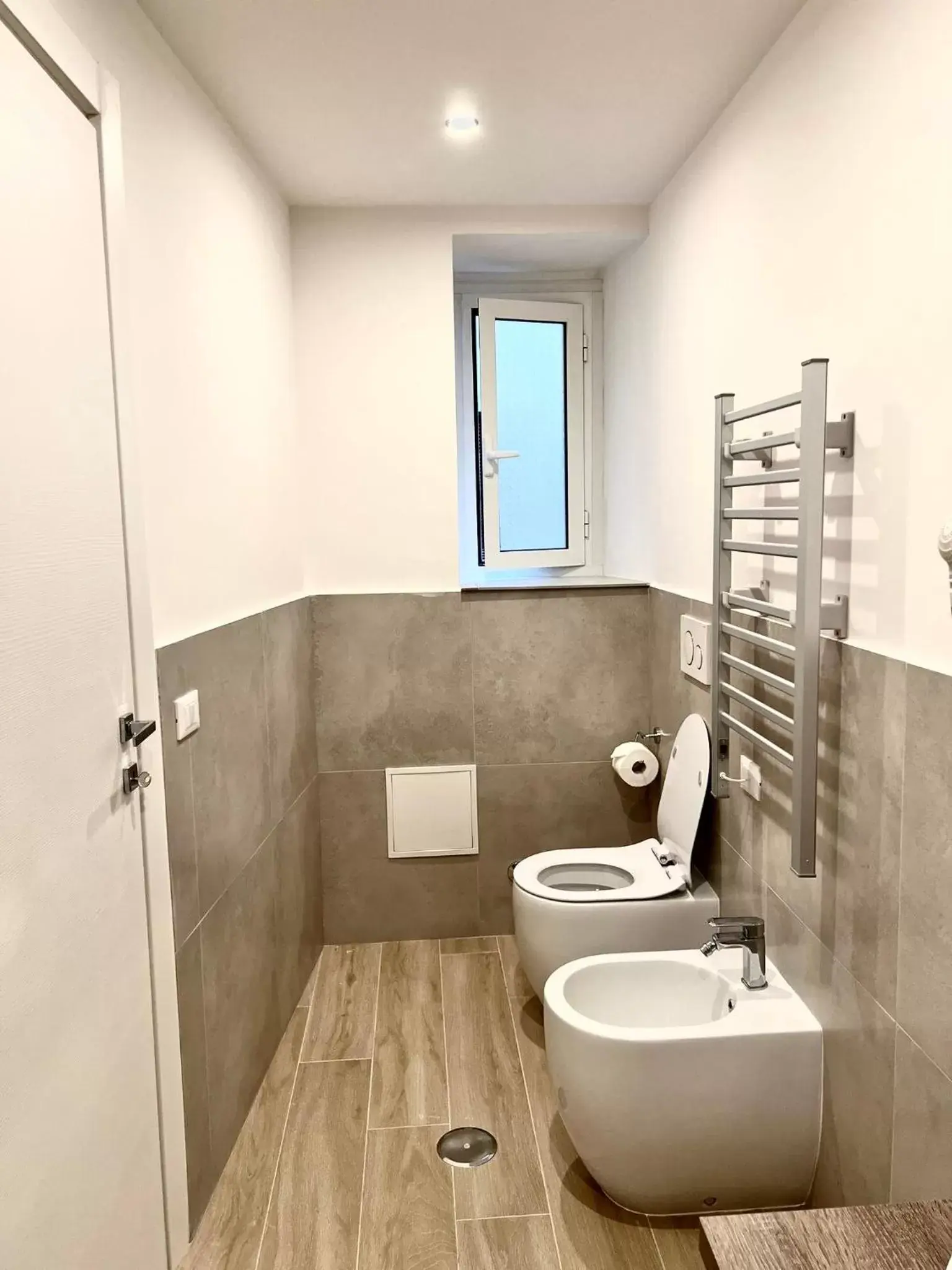 Shower, Bathroom in Relais Roma Vaticano - METRO station Ottaviano