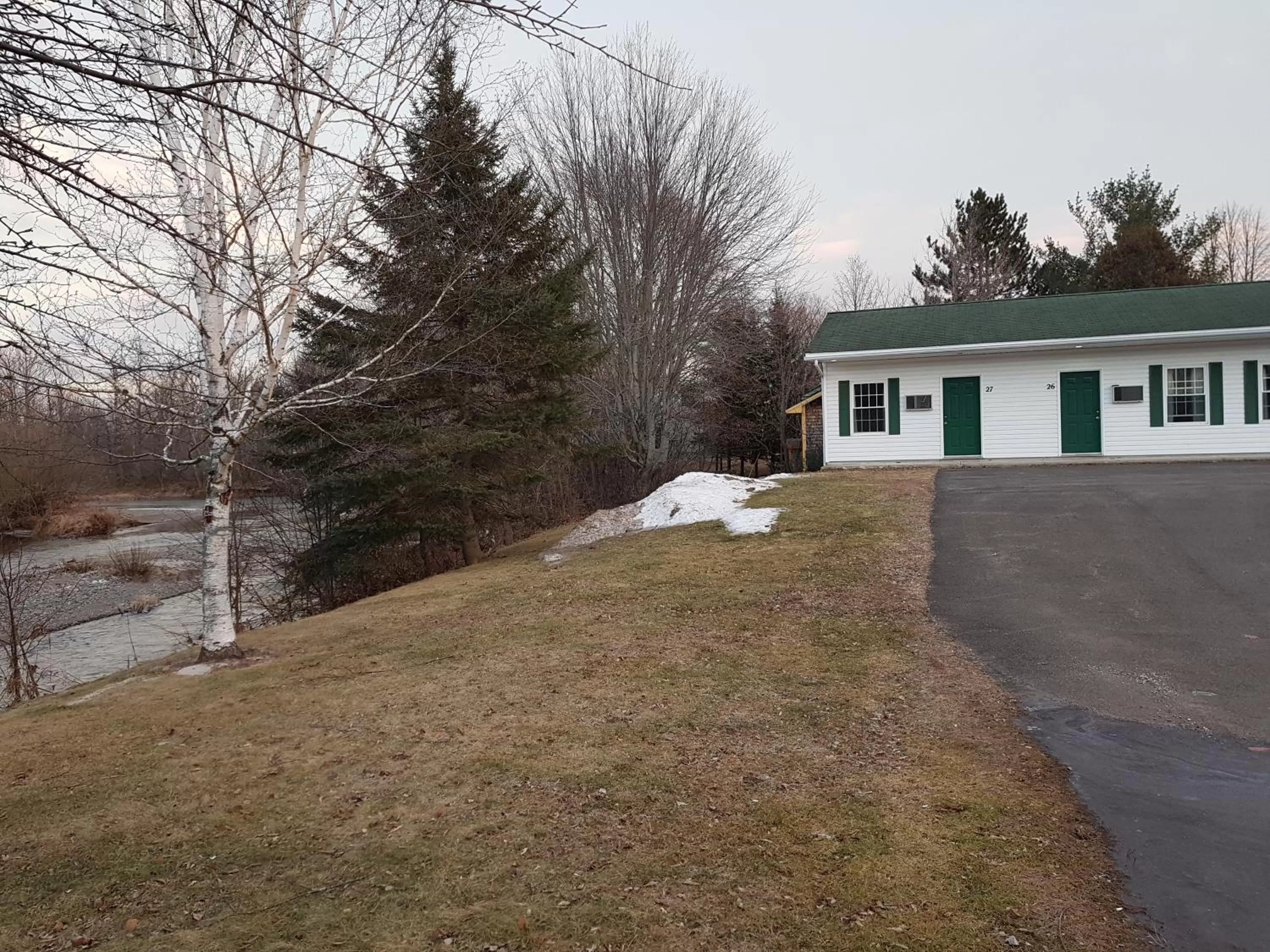 Property Building in Covered Bridge Inn & Suites