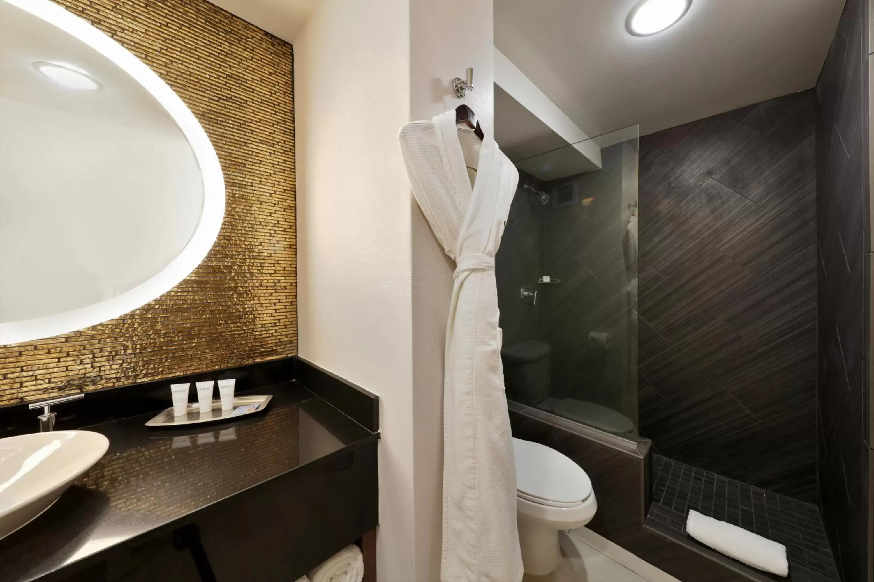 Shower, Bathroom in Hotel Angeleno