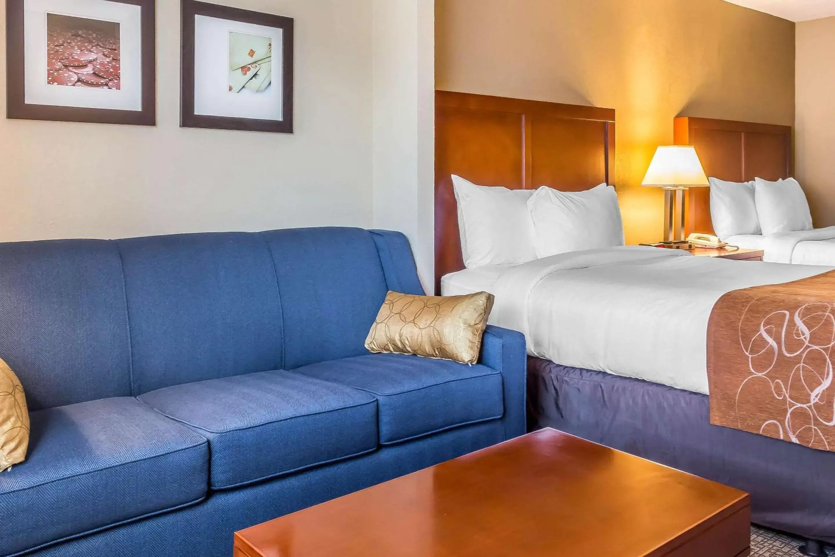 Bedroom, Bed in Comfort Suites Near Casinos Norwich-Uncasville