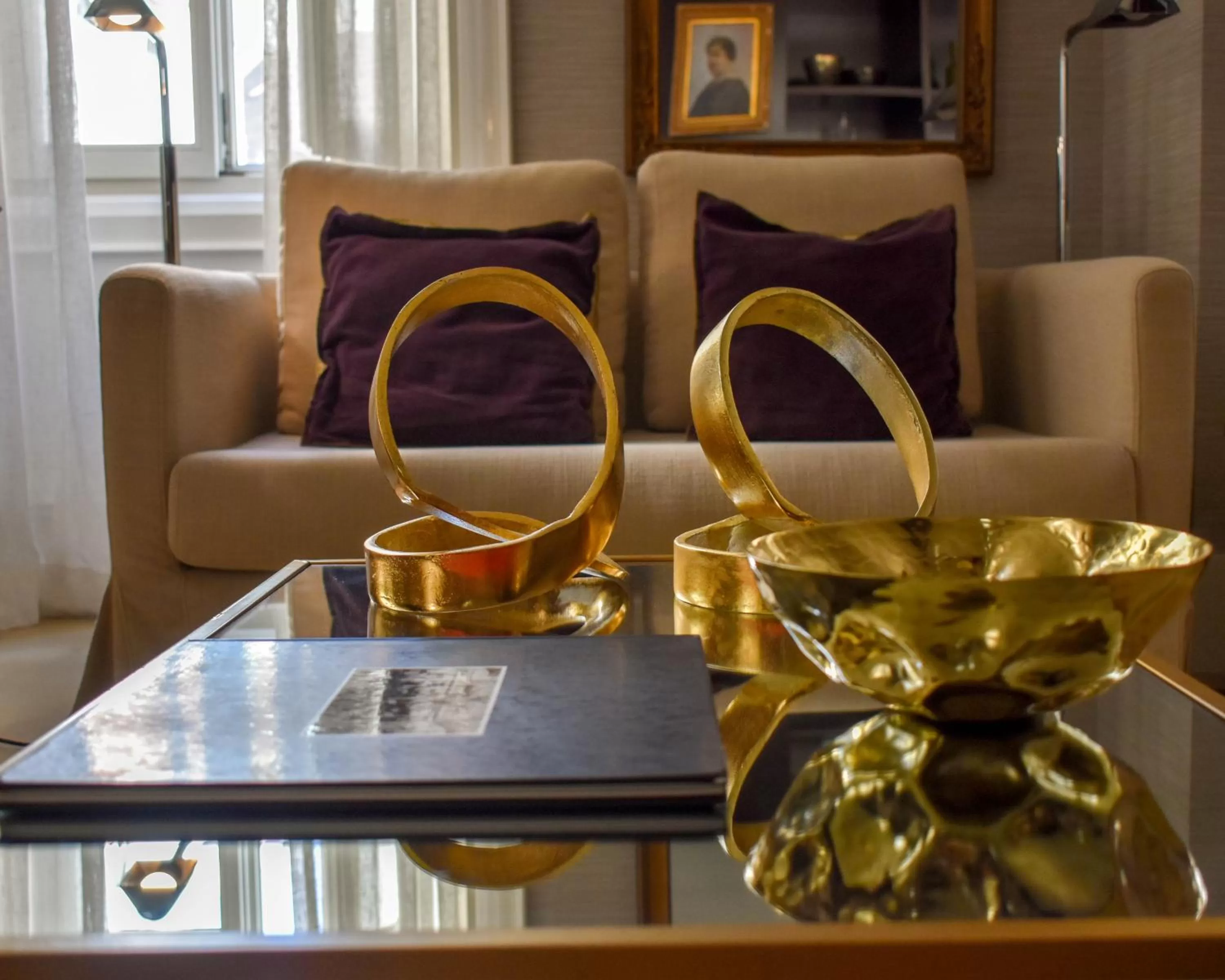 Communal lounge/ TV room in Universal Boutique Hotel