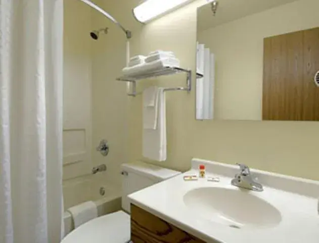 Queen Room - Non-Smoking in Super 8 by Wyndham Lexington Park/California Area Queen Room - Non-Smoking in Super 8 by Wyndham Lexington Park/California Area