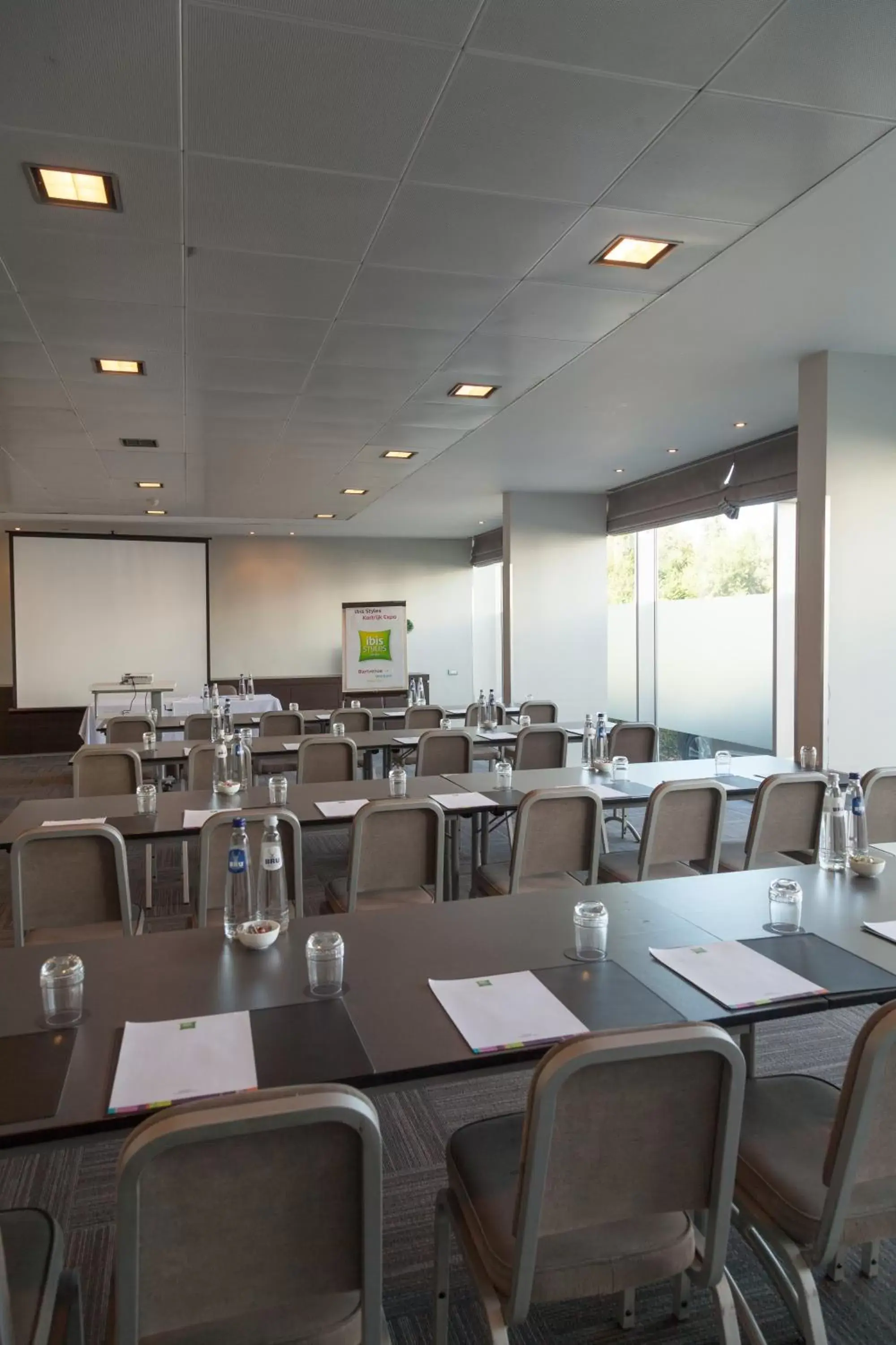 Food and drinks, Business Area/Conference Room in ibis Styles Kortrijk Expo