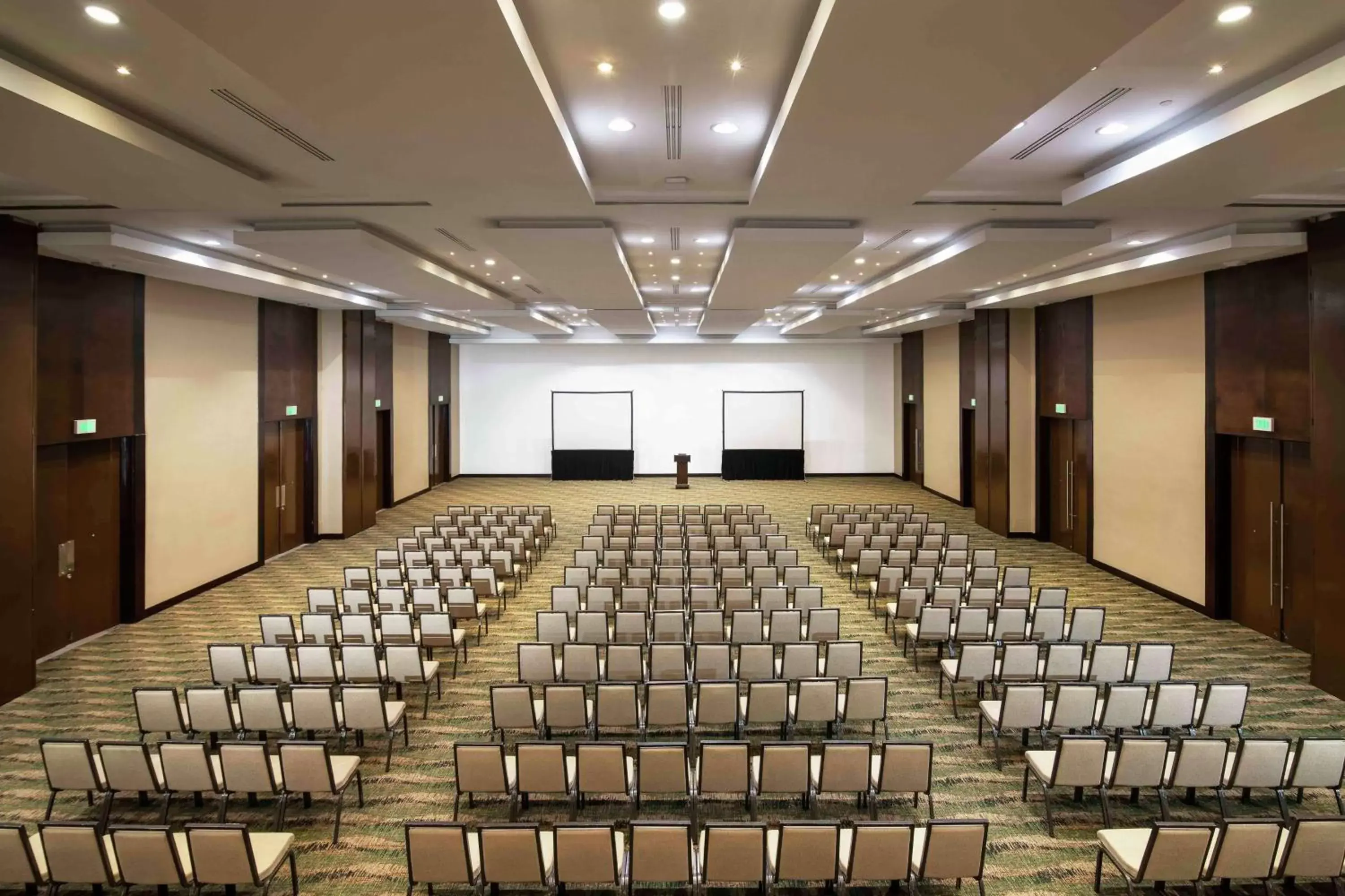 Meeting/conference room in Embassy Suites by Hilton Santo Domingo