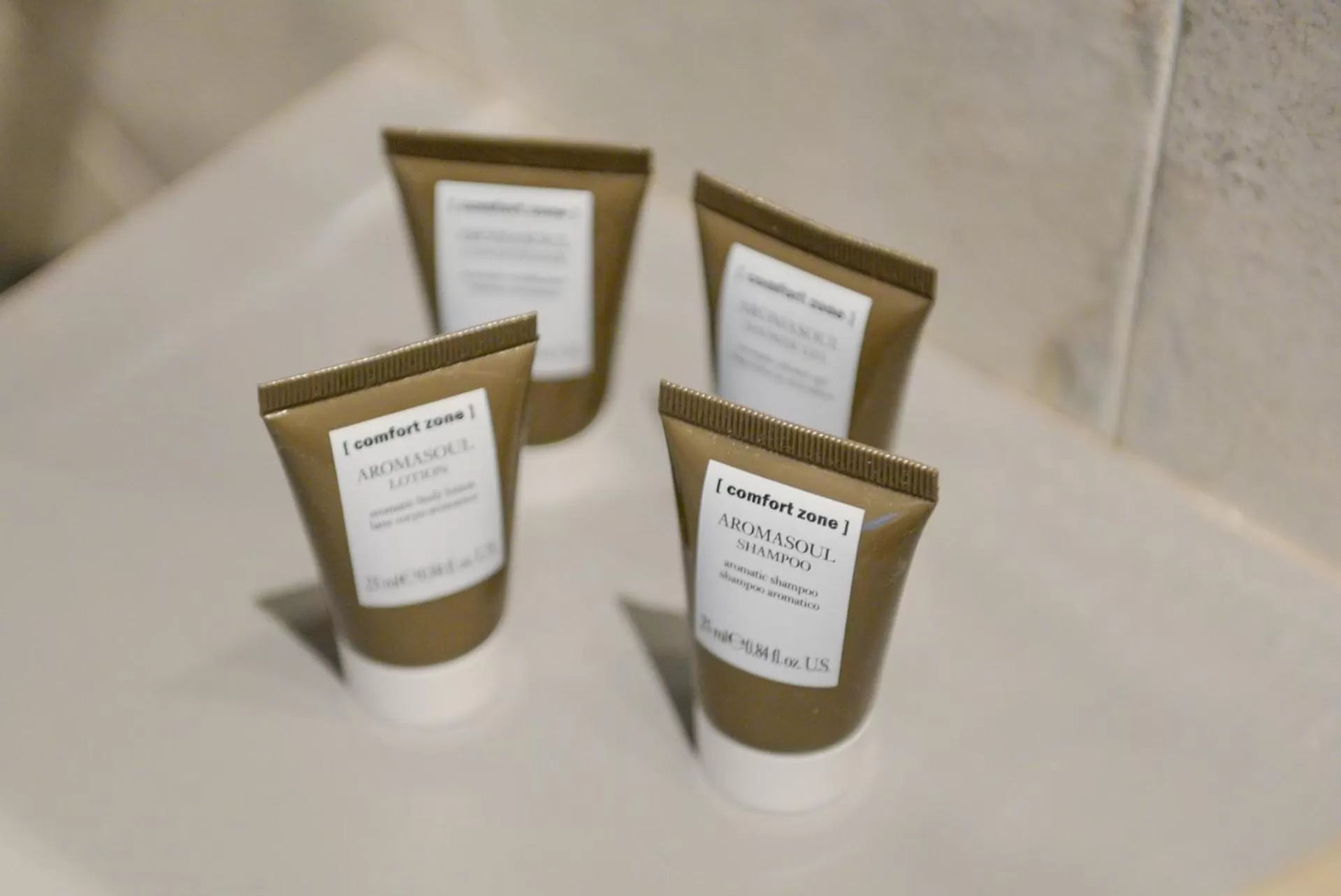 Bathroom in Mare Versus Luxury Suites