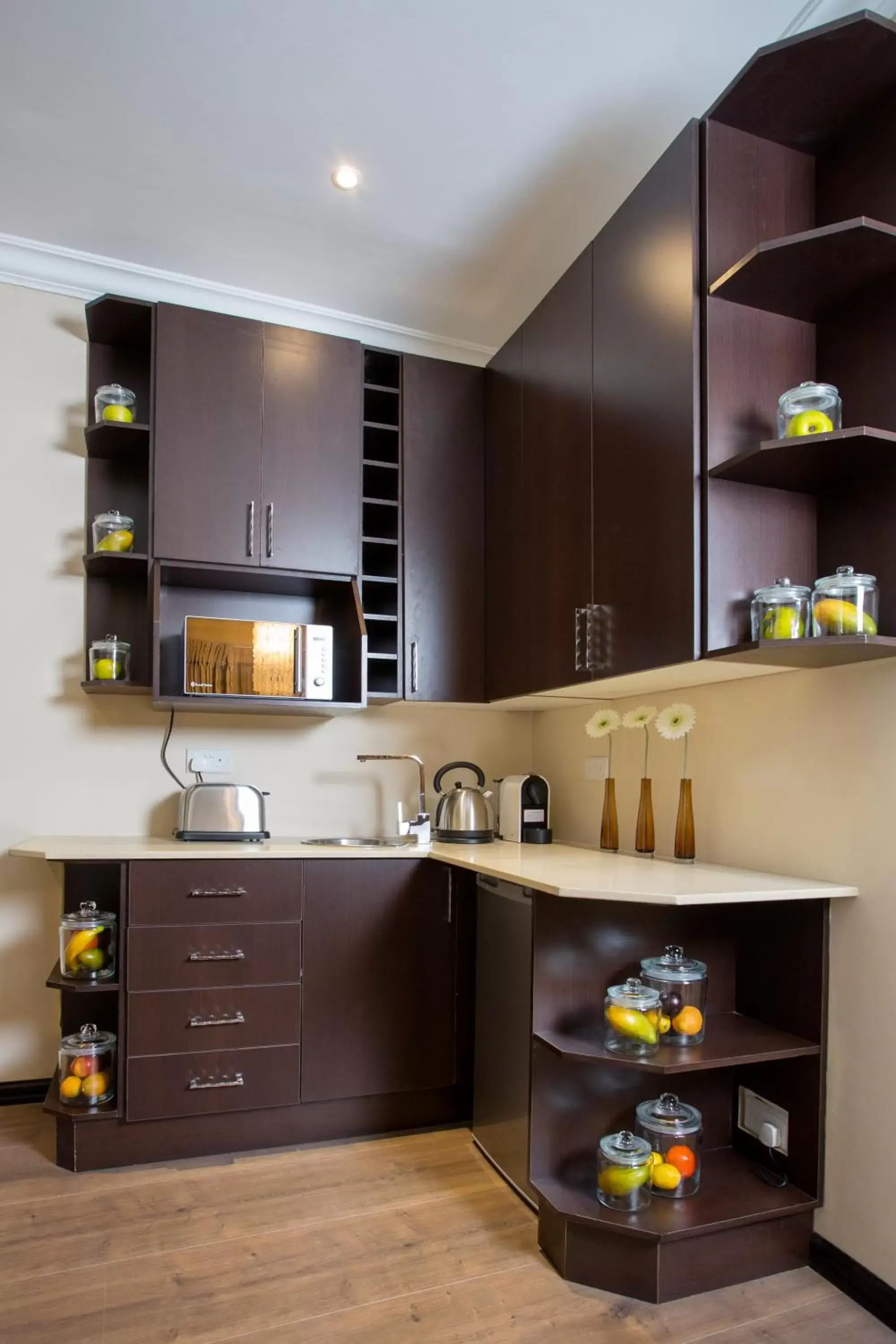 Coffee/tea facilities, Kitchen/Kitchenette in Villa Monticello Boutique Hotel