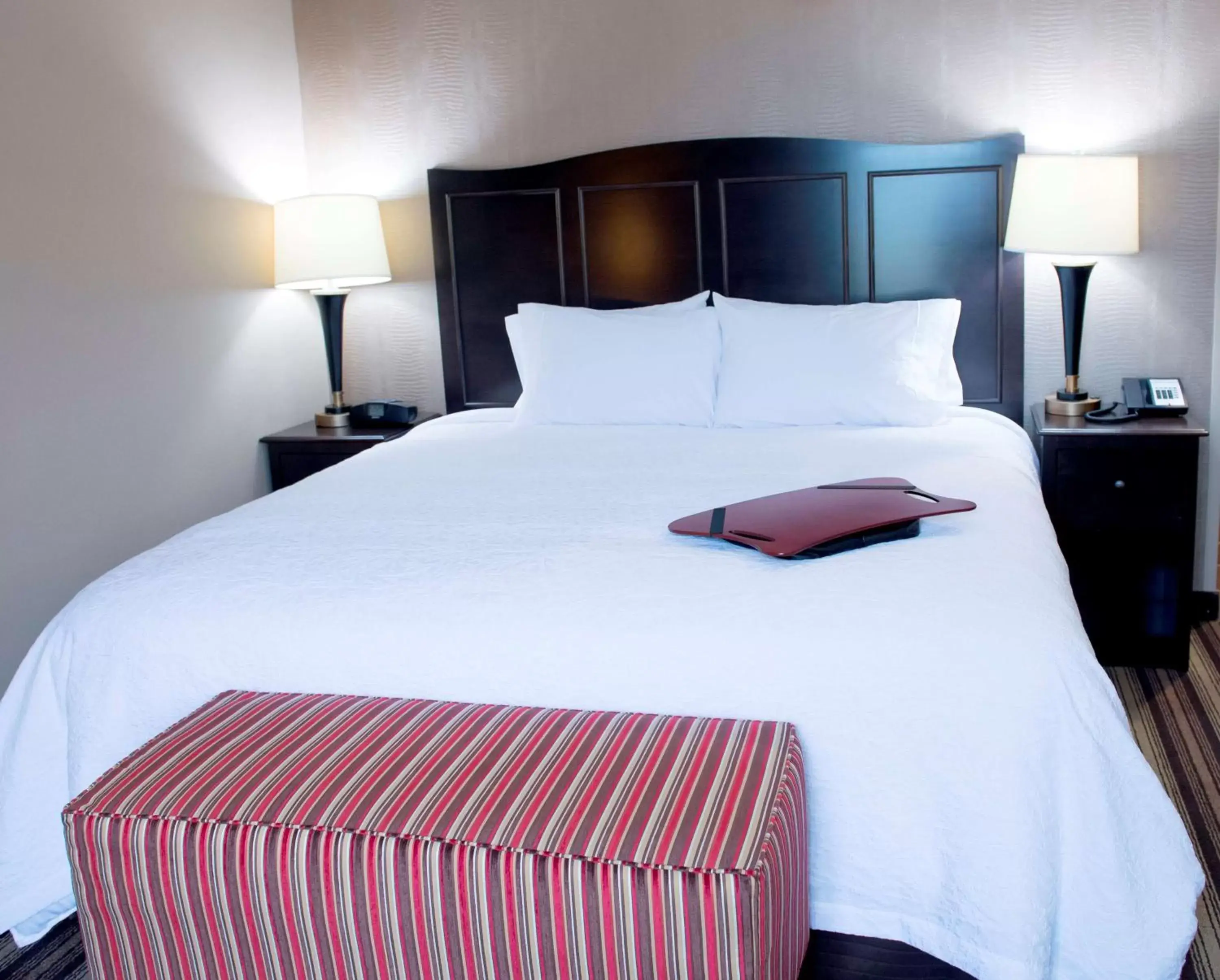 Bed in Hampton Inn and Suites Hope
