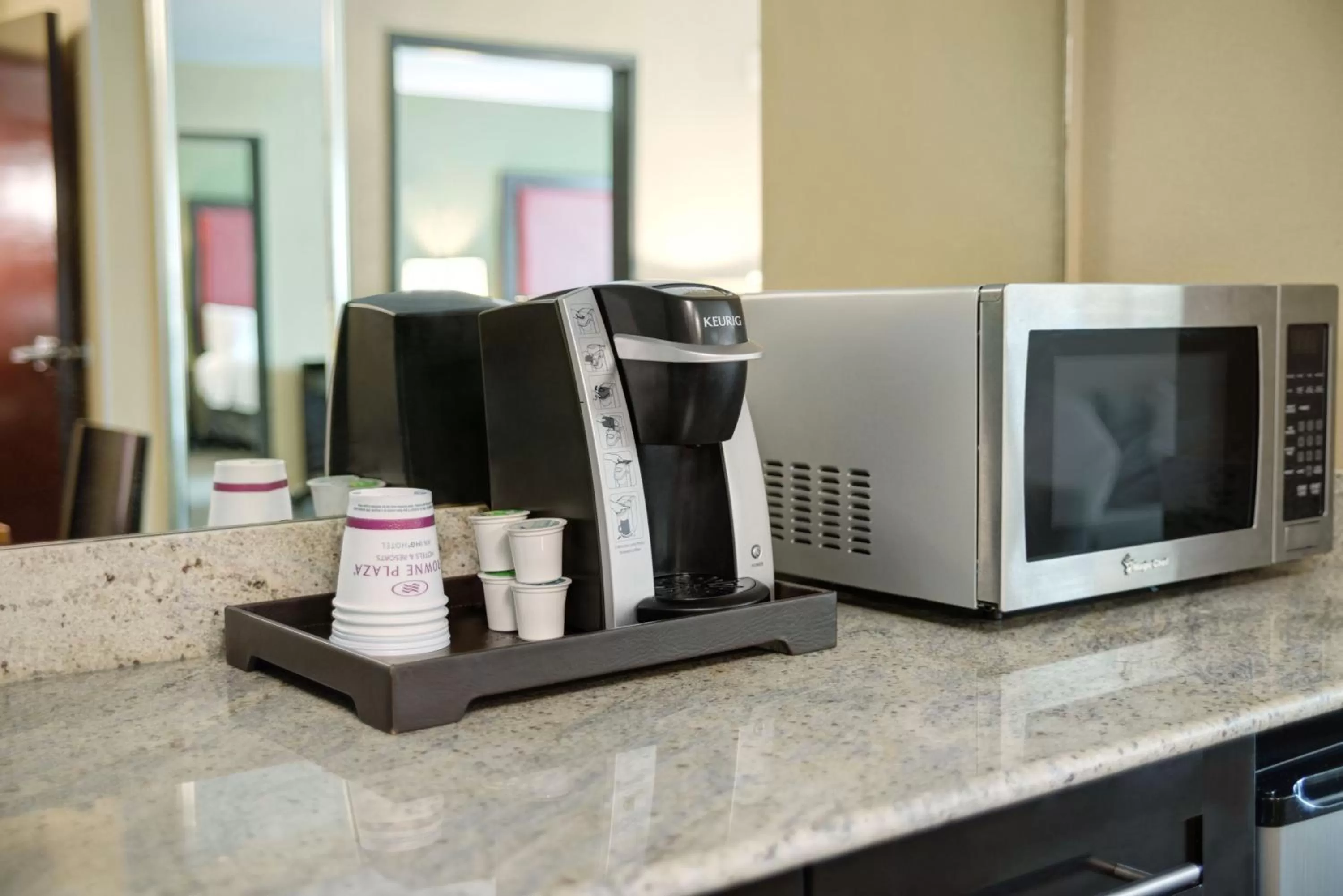 Coffee/tea facilities in Crowne Plaza Houston Galleria Area by IHG