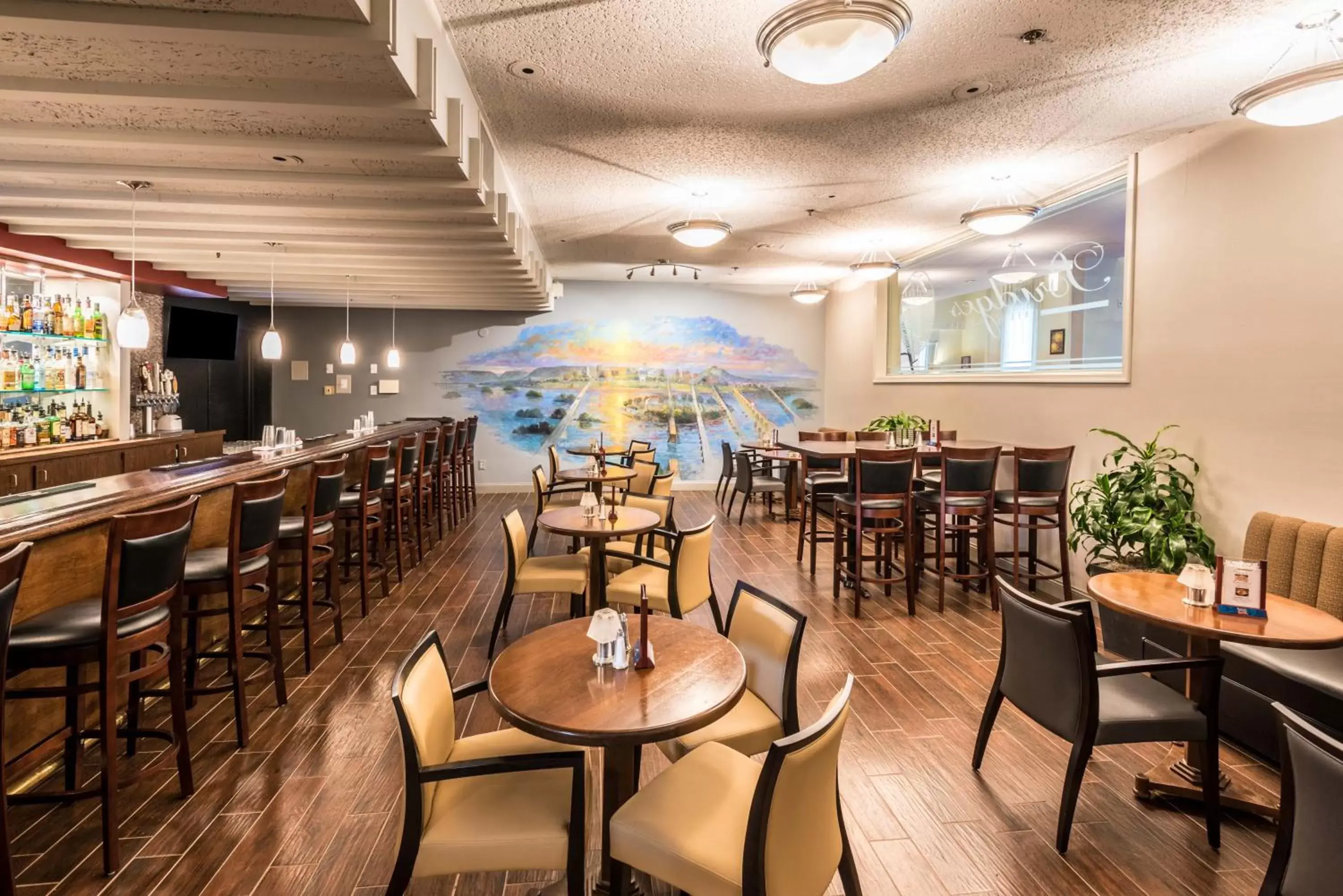 Lounge or bar in Penn Harris Hotel Harrisburg, Trademark by Wyndham Lounge or bar in Penn Harris Hotel Harrisburg, Trademark by Wyndham