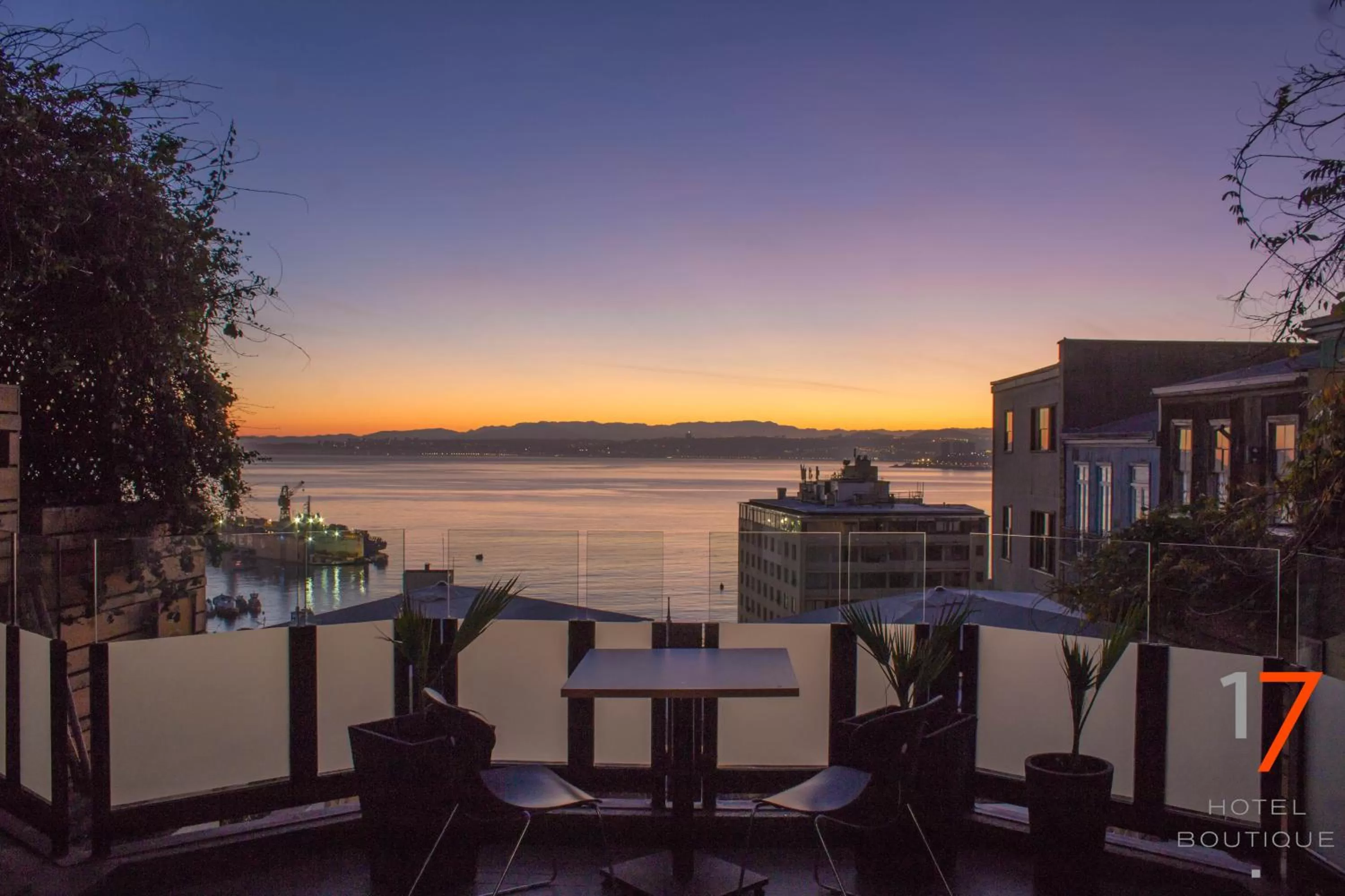 Restaurant/places to eat in Hotel Boutique 17